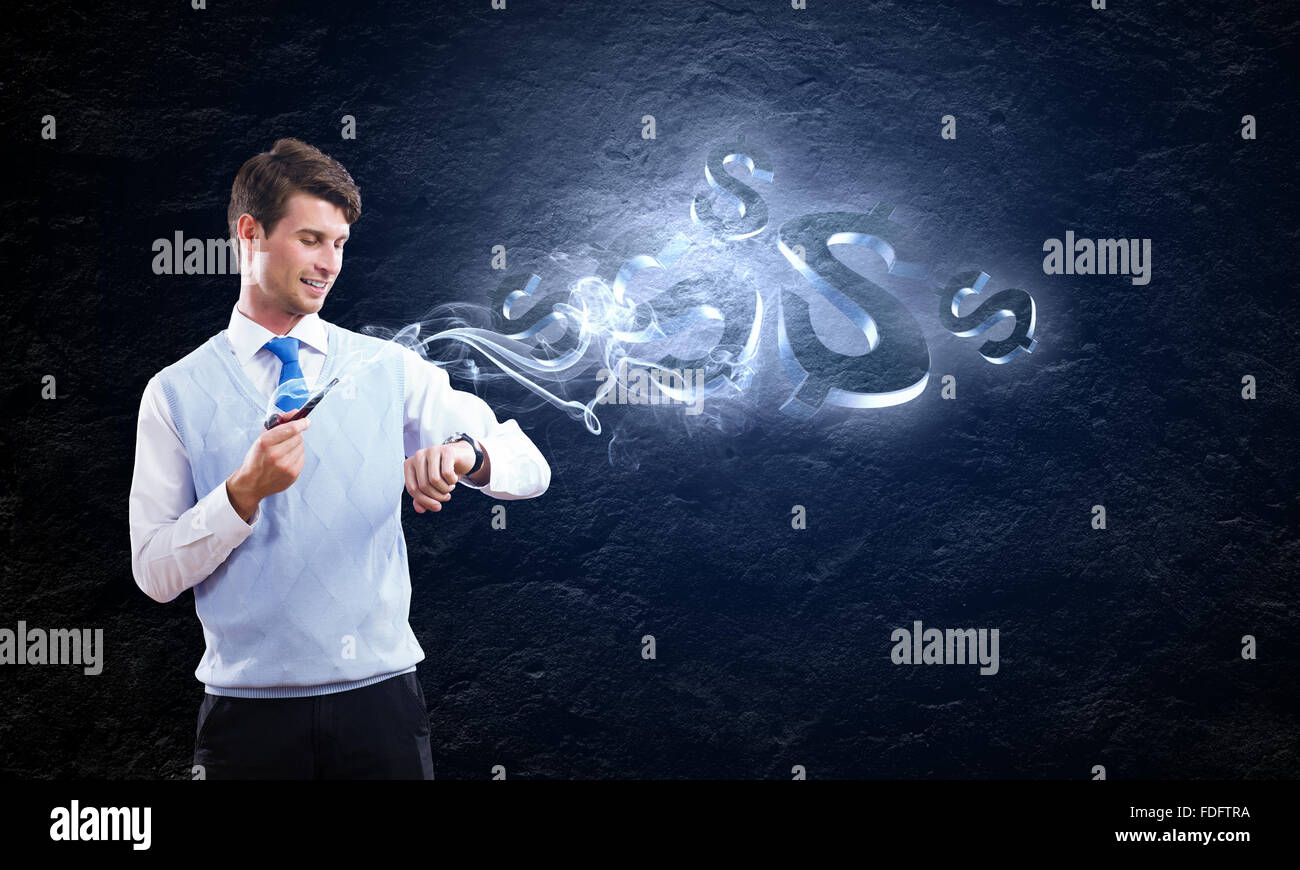 Bel giovane imprenditore tubo di fumo. Fare Soldi Foto Stock