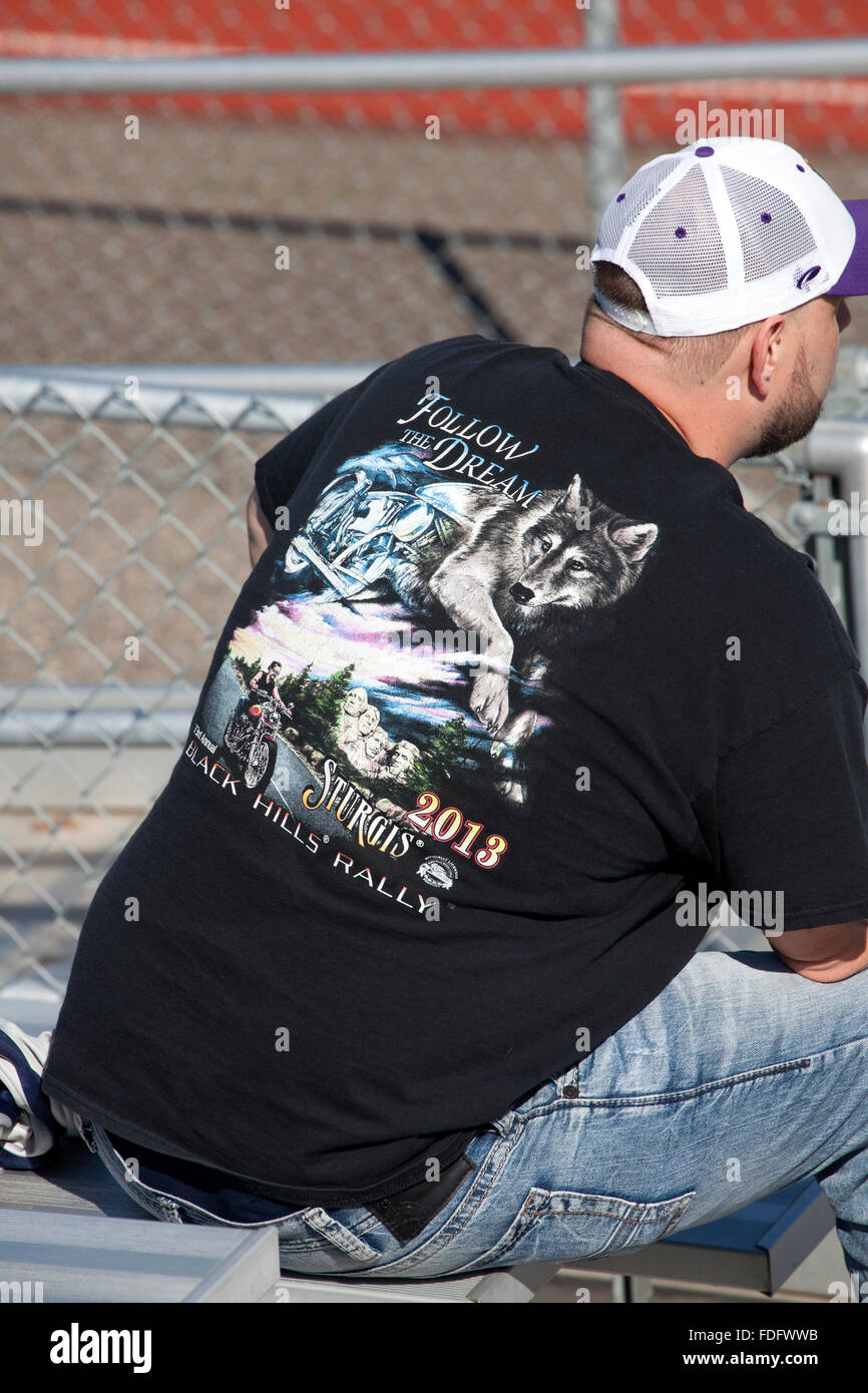 Uomo che indossa "seguire il sogno' Sturgis motorcycle rally T-shirt. St Paul Minnesota MN USA Foto Stock