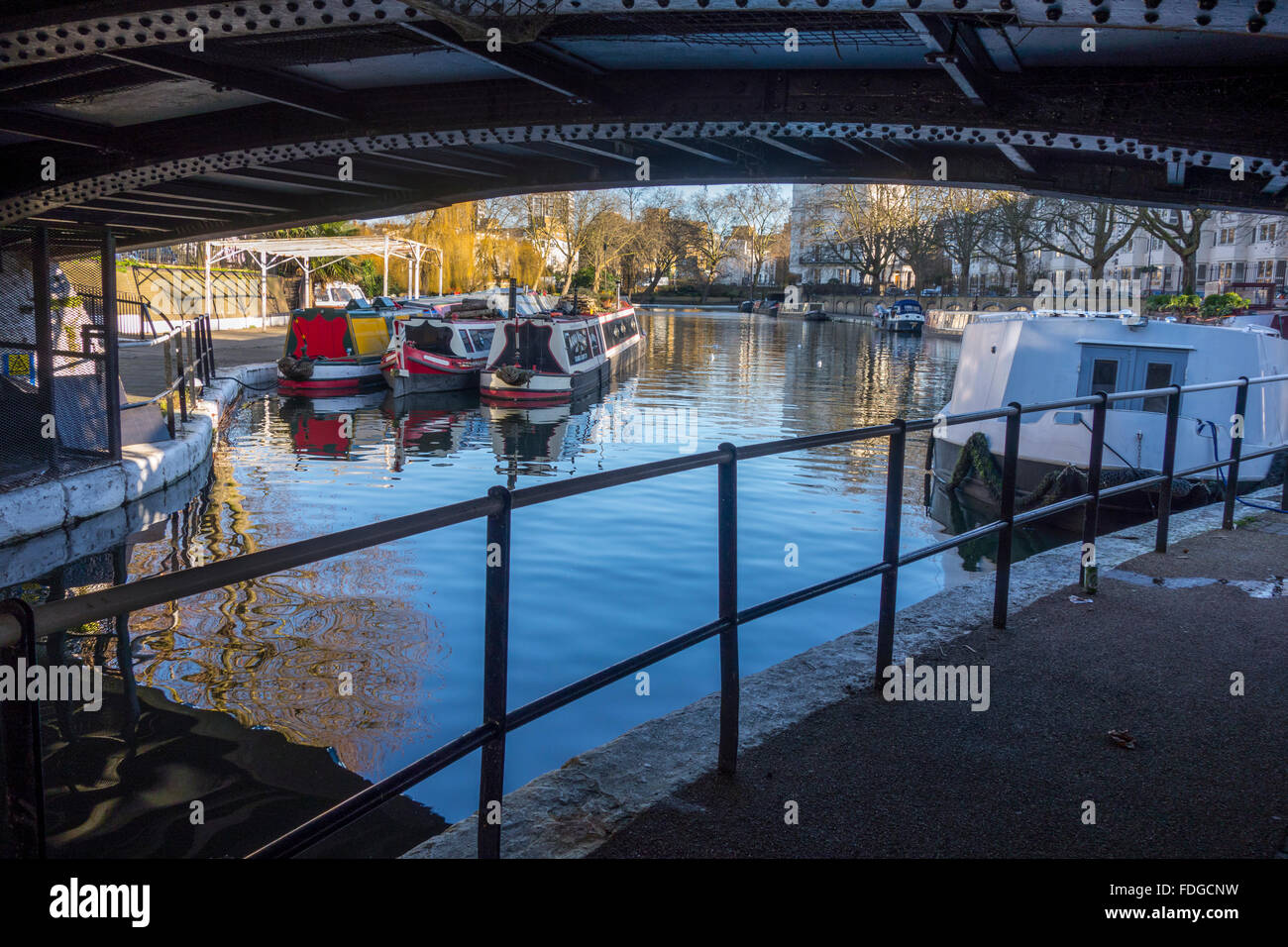 La doratura piscina, Little Venice, Paddington, London, Regno Unito Foto Stock