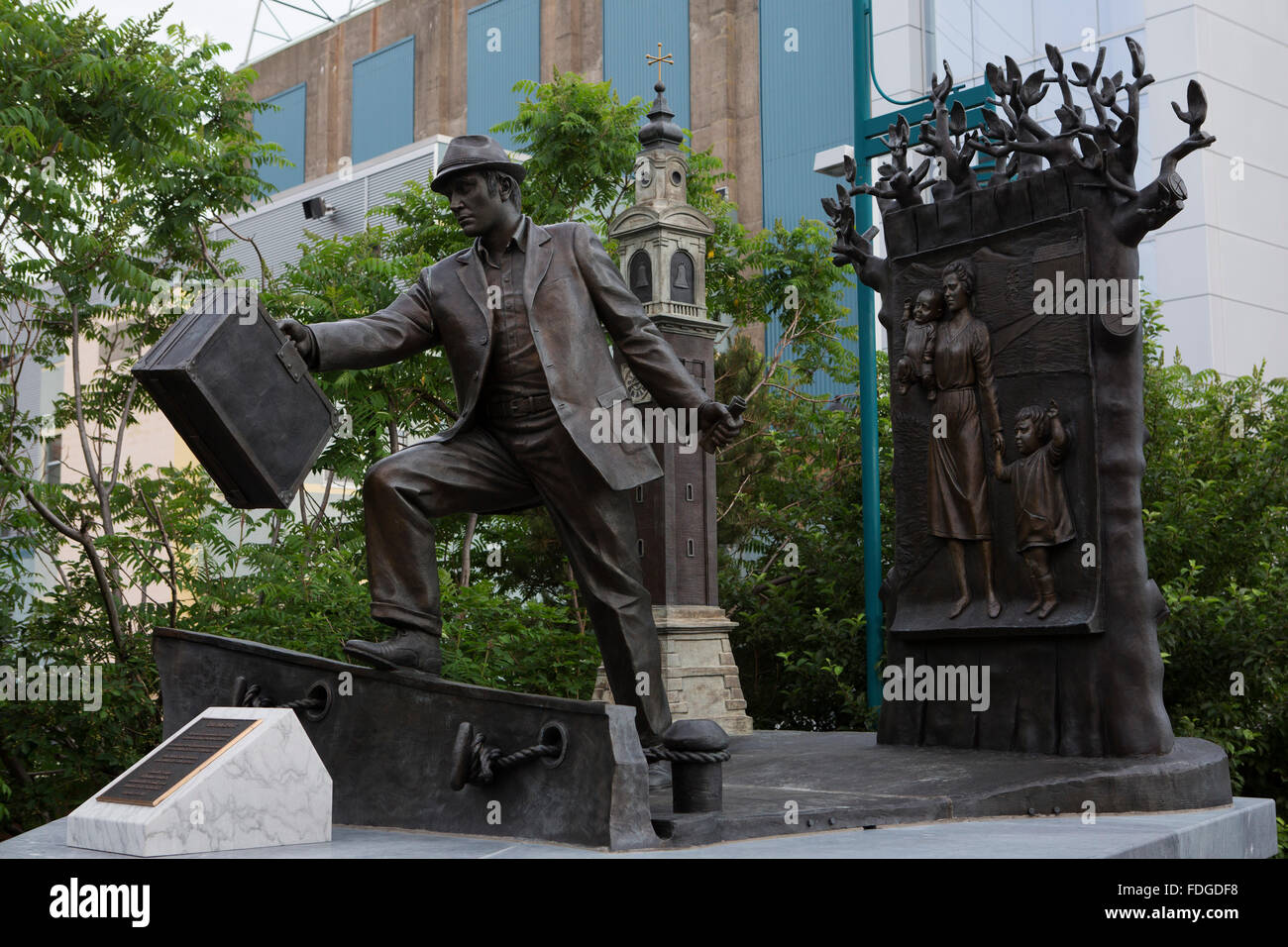 La statua "l'emigrante' da Armando Barbon ad Halifax, Canada. Foto Stock