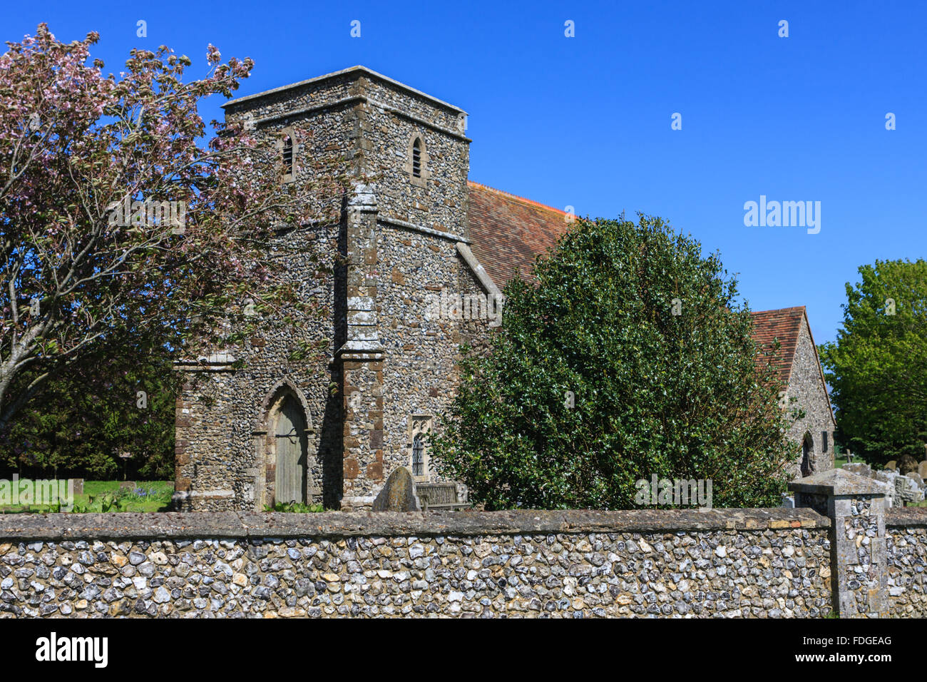 St Marys Chiesa Capel le Ferne è un patrimonio designato grado 1 edificio. La chiesa è del XII secolo in origine. Folkestone nel Kent Foto Stock