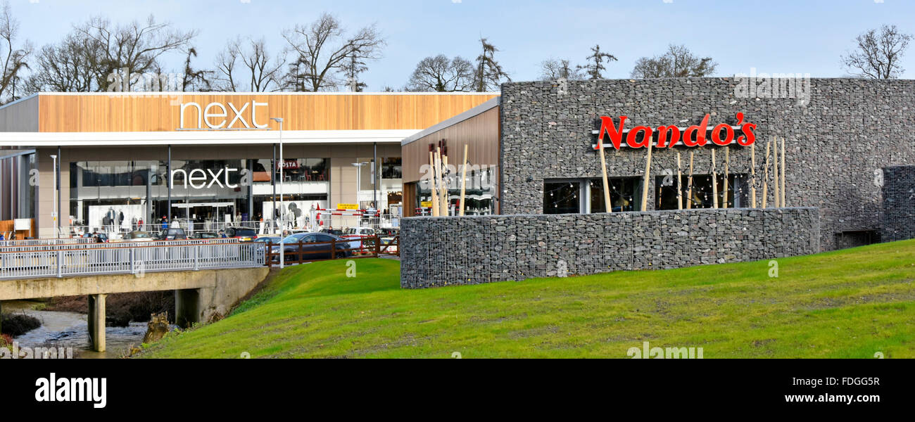 Commercio al dettaglio, ristorante informale Nando nel centro commerciale Elliotts Field con negozio di abbigliamento Next al Rugby Warwickshire UK Foto Stock