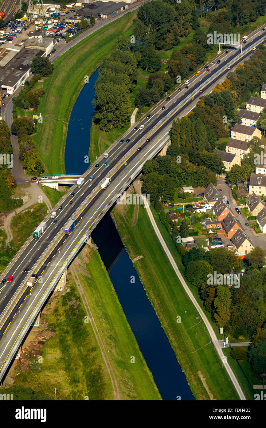 Vista aerea, attraversando Emscherschnellweg, 42 e Emscher nel sud di Bottrop, Emscher Bridge, Bottrop, regione della Ruhr, Foto Stock