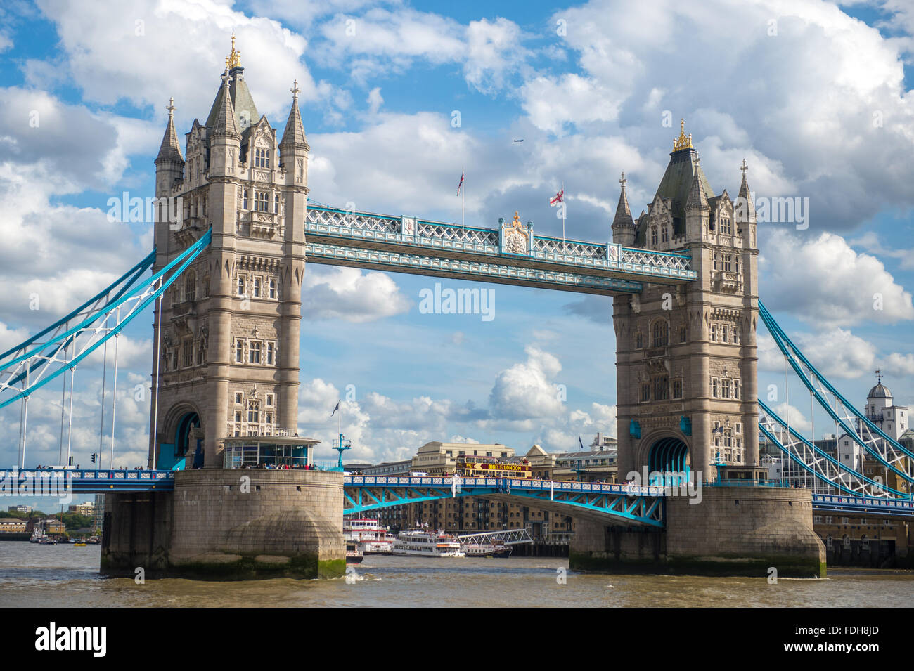 Il Tower Bridge sul fiume Tamigi a Londra, Inghilterra. Foto Stock