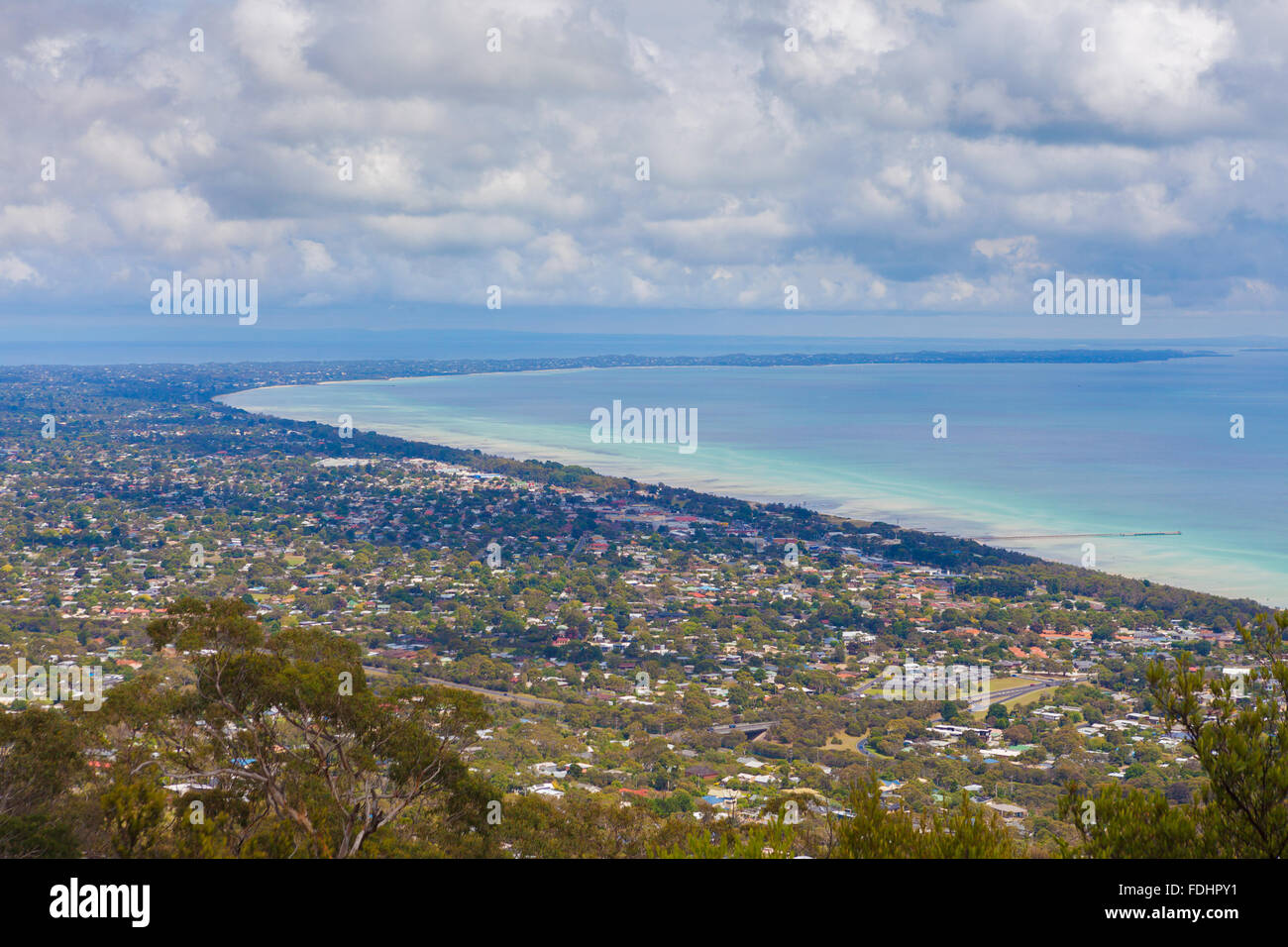 Vista aerea della Penisola di Mornington, Melbourne, Australia. Case sparse su grandi bay area Foto Stock