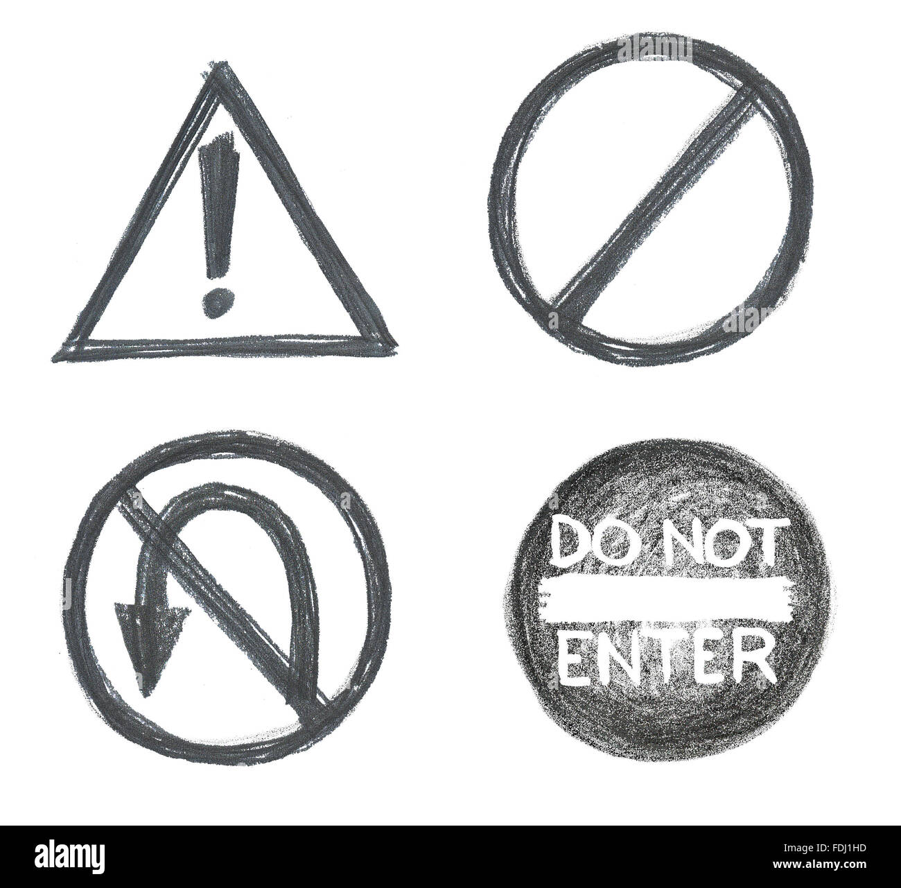 Matita grunge disegnati a mano segni di traffico (isolato su bianco) Foto Stock