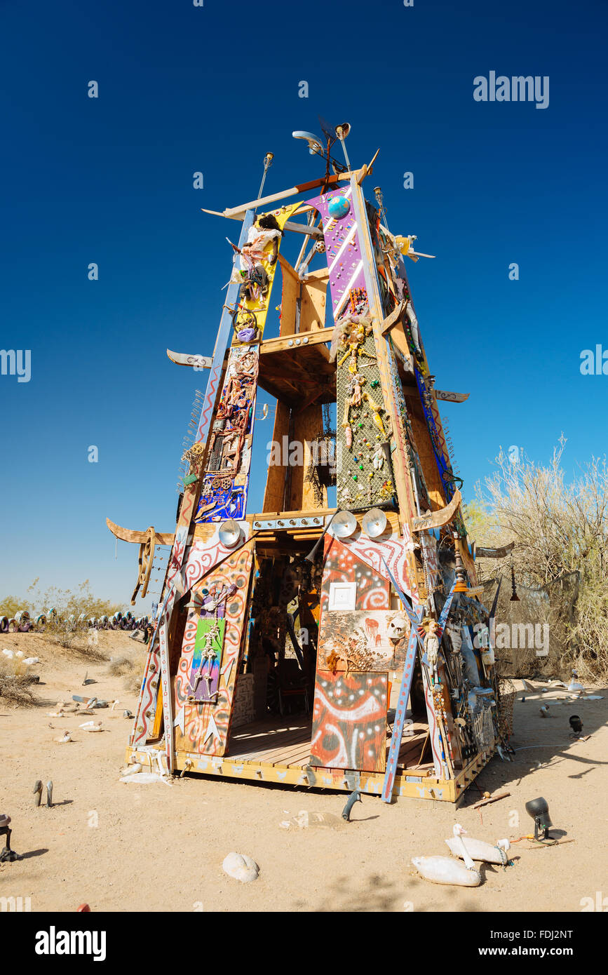 Arte scultorea installazione composta di oggetti trovati in una raccolta denominata "Oriente Gesù,' nella bramma City, California Foto Stock