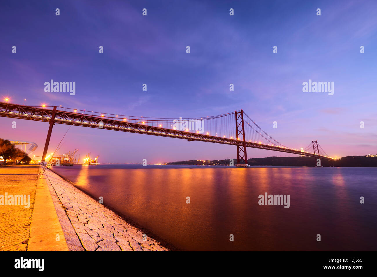 Il 25 aprile del ponte sul fiume Tago a Lisbona, Portogallo Foto Stock