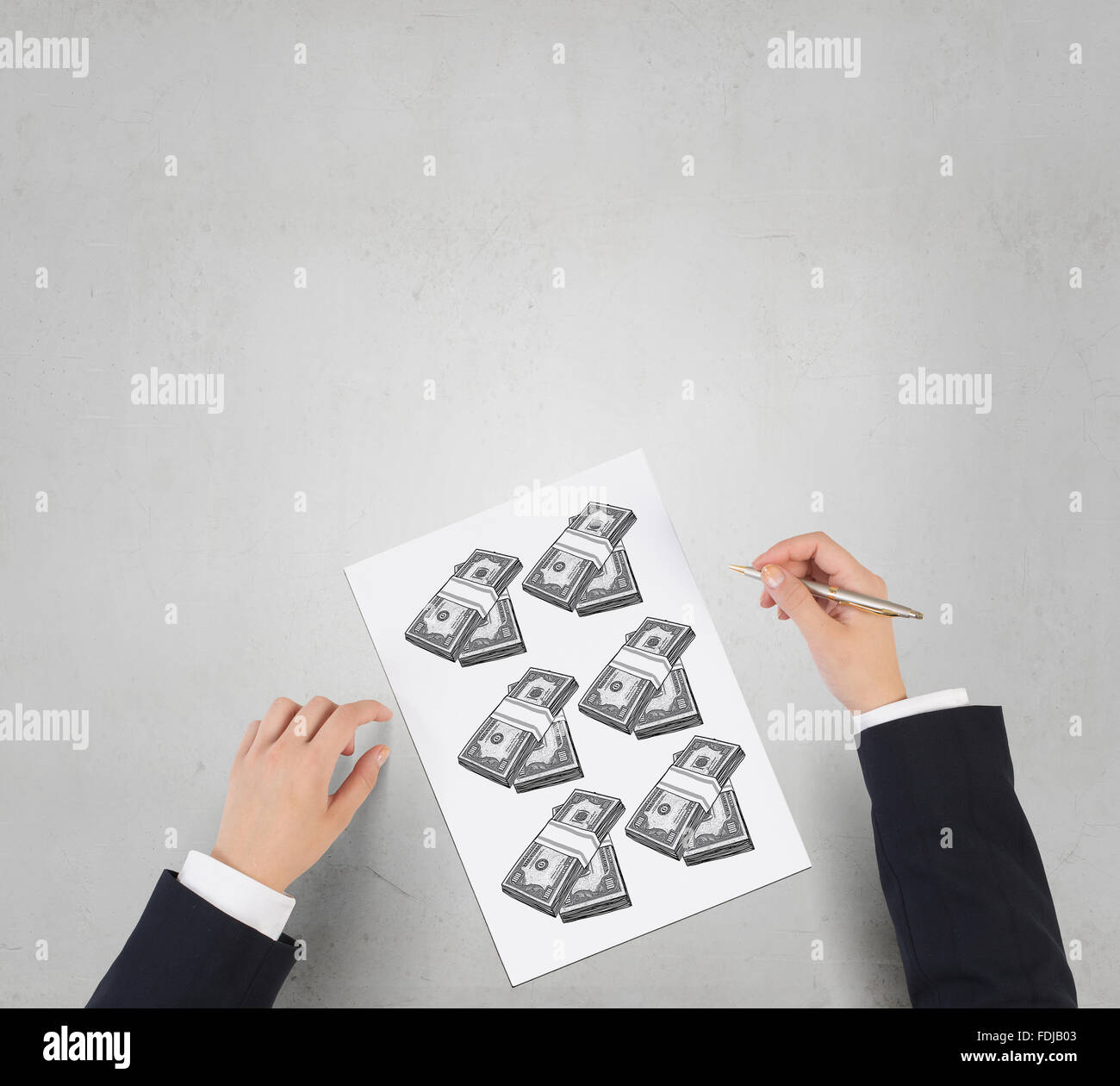 Imprenditore disegno le mani per far soldi formula nel blocco note Foto Stock