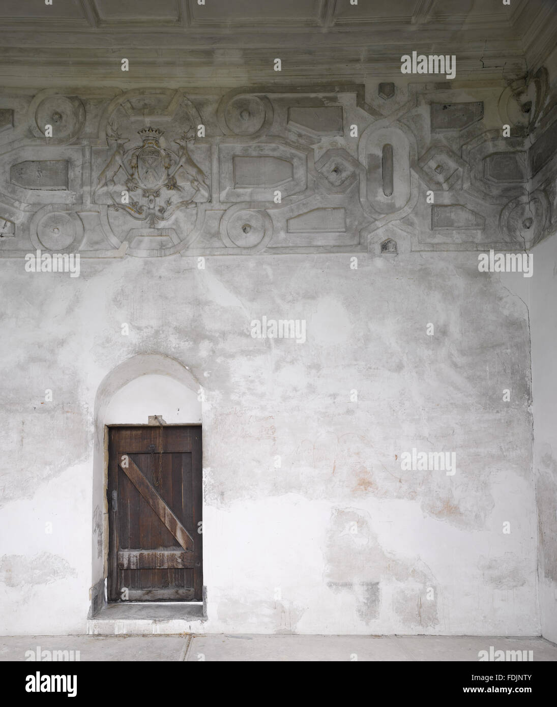 Fregio in gesso nella sala banchetti nella torretta del sud presso Hardwick Hall, Derbyshire. Sale per banchetti sono stati usati per servire il dessert di dolci, frutta e vino. Foto Stock
