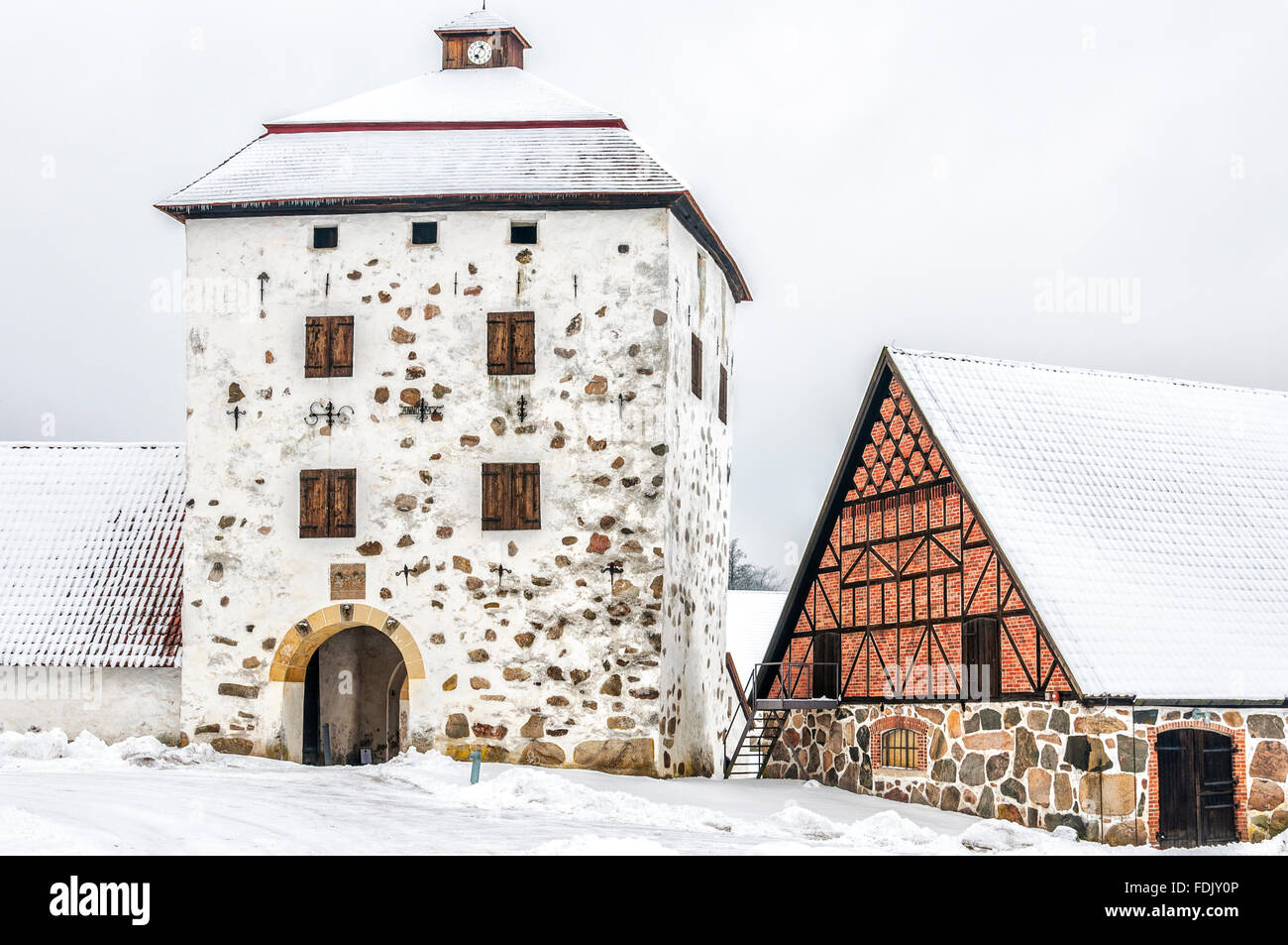 Vista di una coperta di neve Hovdala Castello nella regione Hassleholm. Hovdala Castle è un castello in Hassleholm comune, Scania, in modo Foto Stock