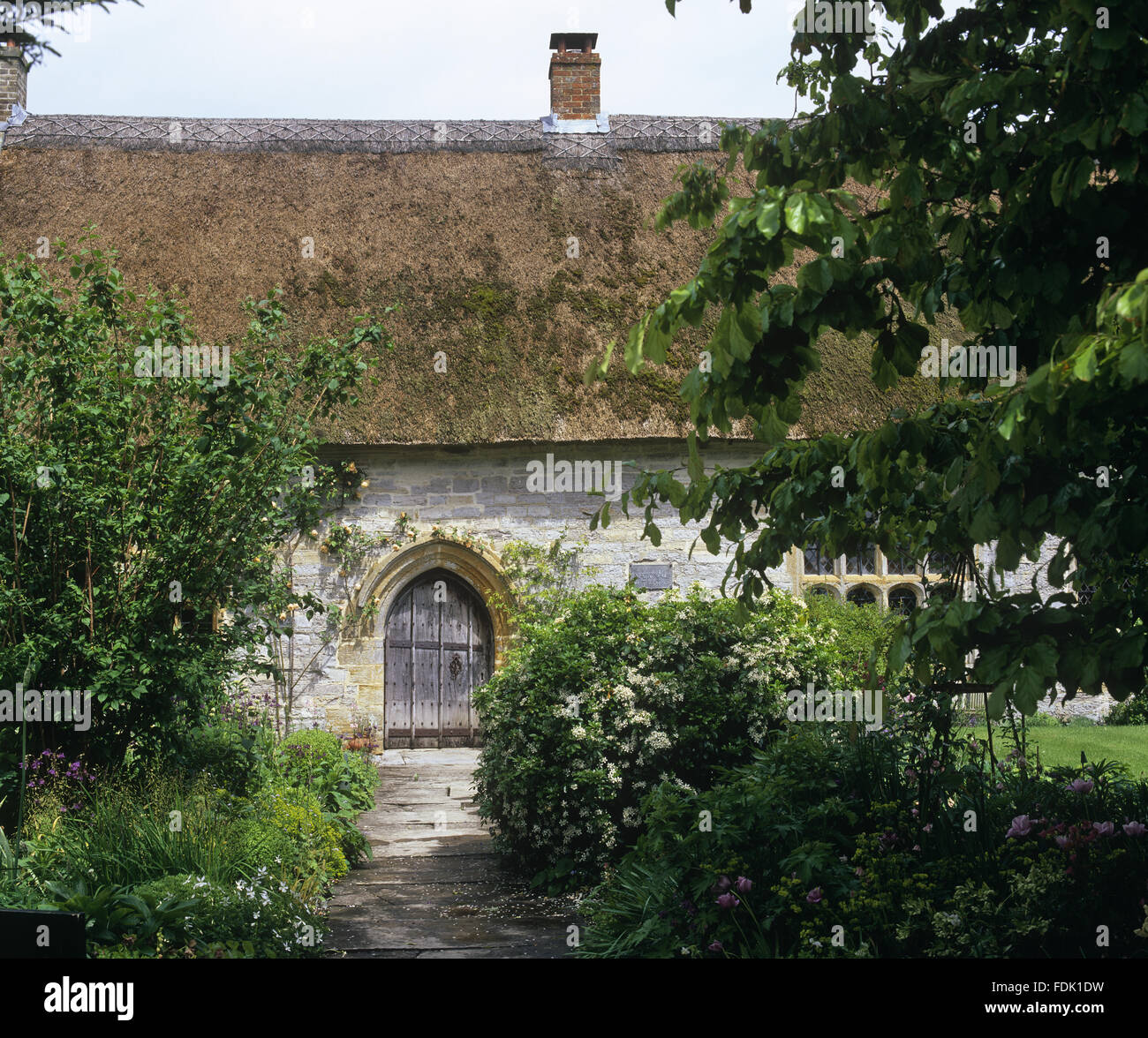 Sacerdote della Casa di Muchelney, Somerset. La tardo medievale hall-house è stato costruito nel 1308 ed era originariamente la casa dei sacerdoti che hanno servito la chiesa parrocchiale. Foto Stock