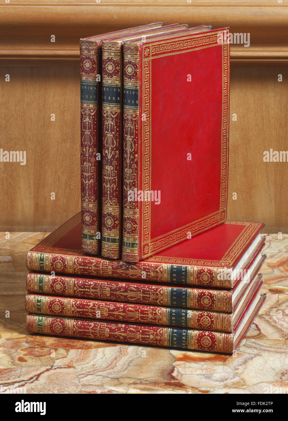 Volumi di William Lewin 'Gli uccelli della Gran Bretagna e le loro uova' (Londra, 1794), parte della collezione di Anglesey Abbey, Cambridgeshire. 10.J.14-20 Foto Stock