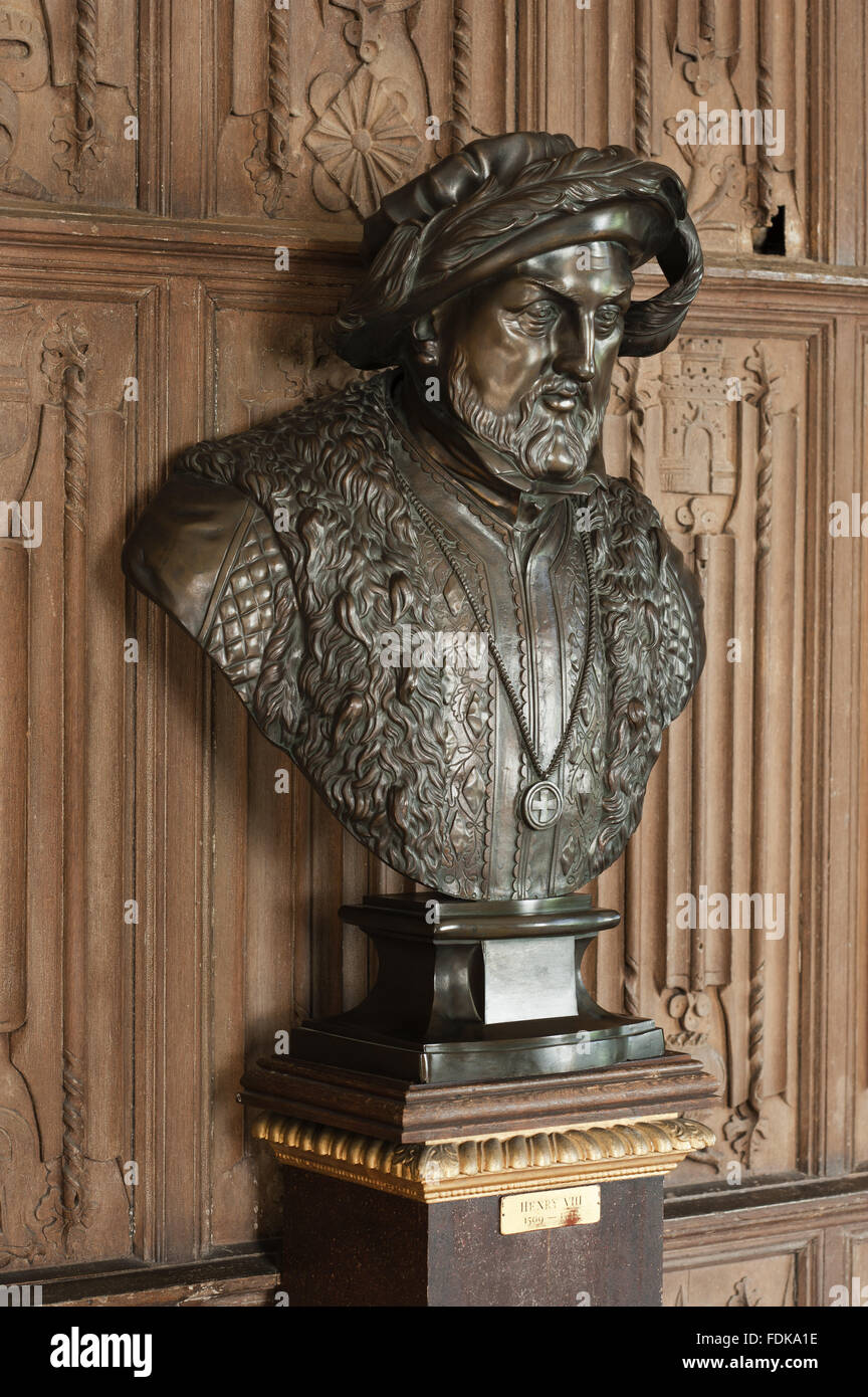 Busto in bronzo di Henry VIII, la galleria di quercia, il Vyne, Hampshire. Il busto è inglese, c.1840-5. Foto Stock