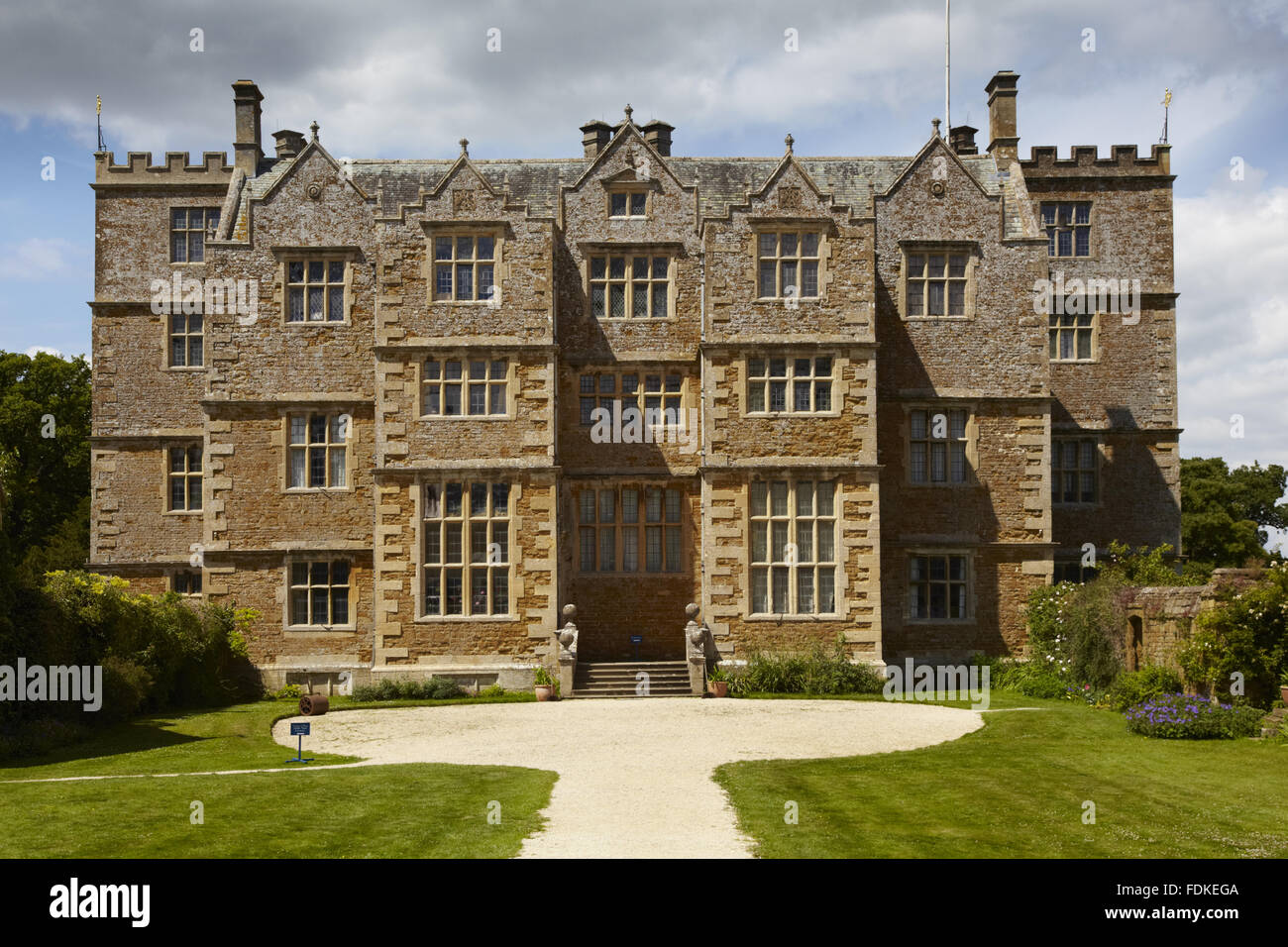 Fronte sud a Chastleton House, Oxfordshire. La Jacobiana casa fu costruita tra il 1607 e il 1612 per Walter Jones. Foto Stock