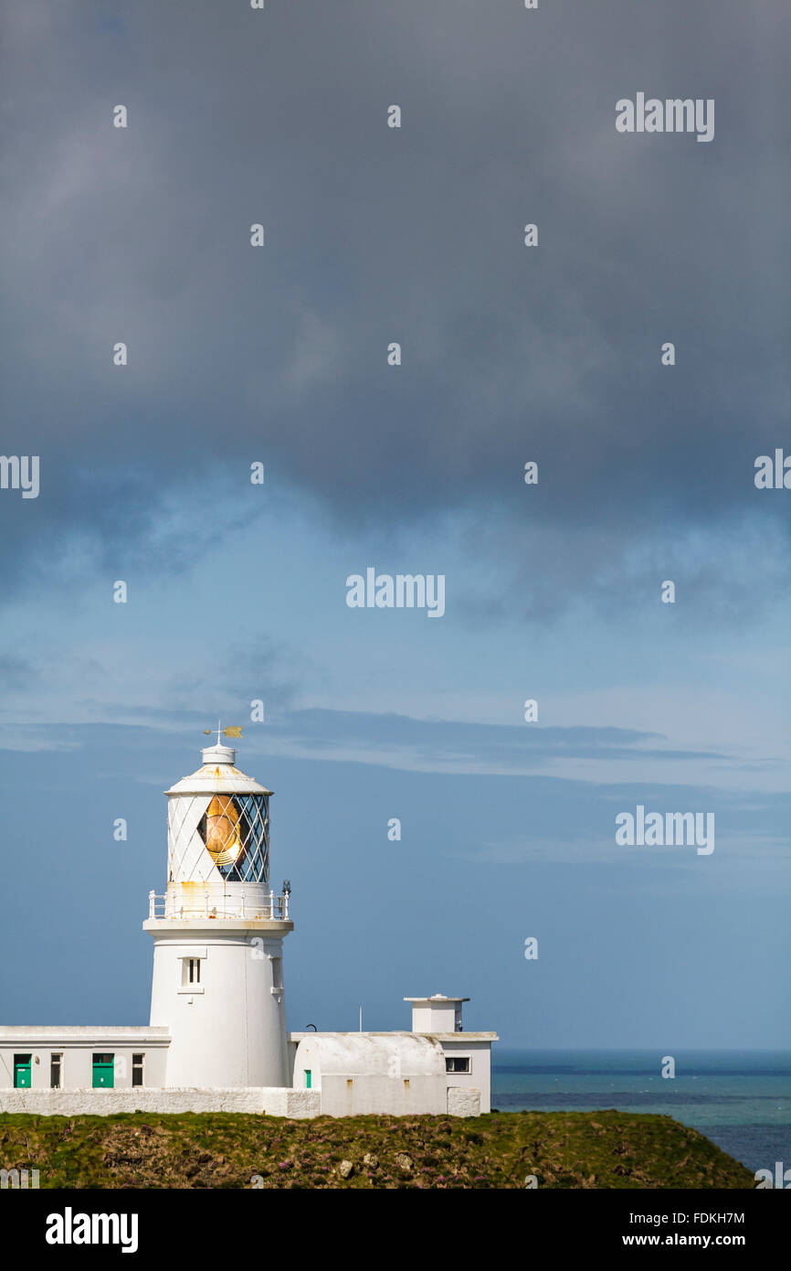 Strumble Head Lighthouse, Pembrokeshire, Wales, Regno Unito Foto Stock