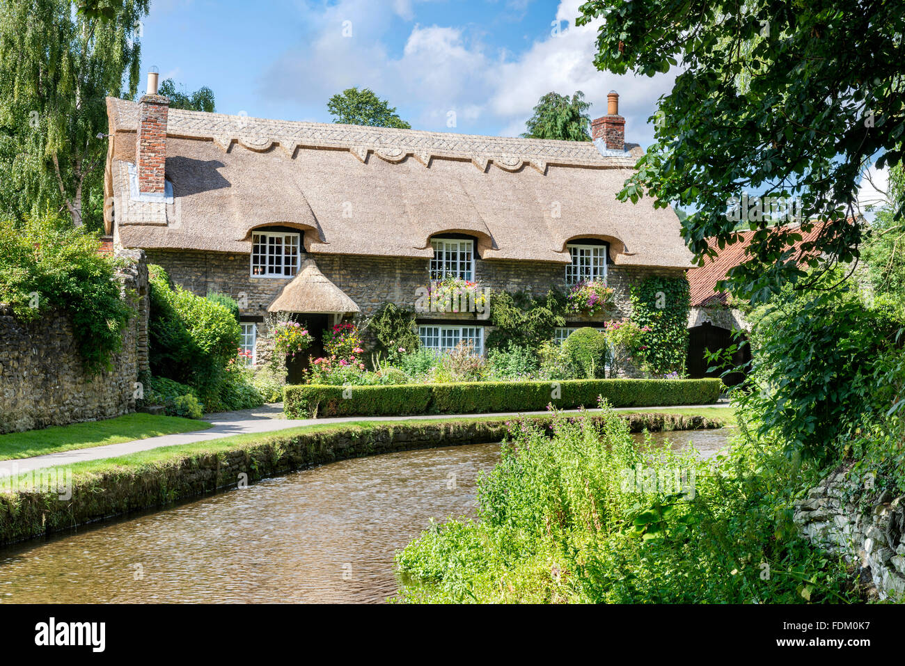 Il famoso cottage con il tetto di paglia a Thornton le Dale Foto Stock