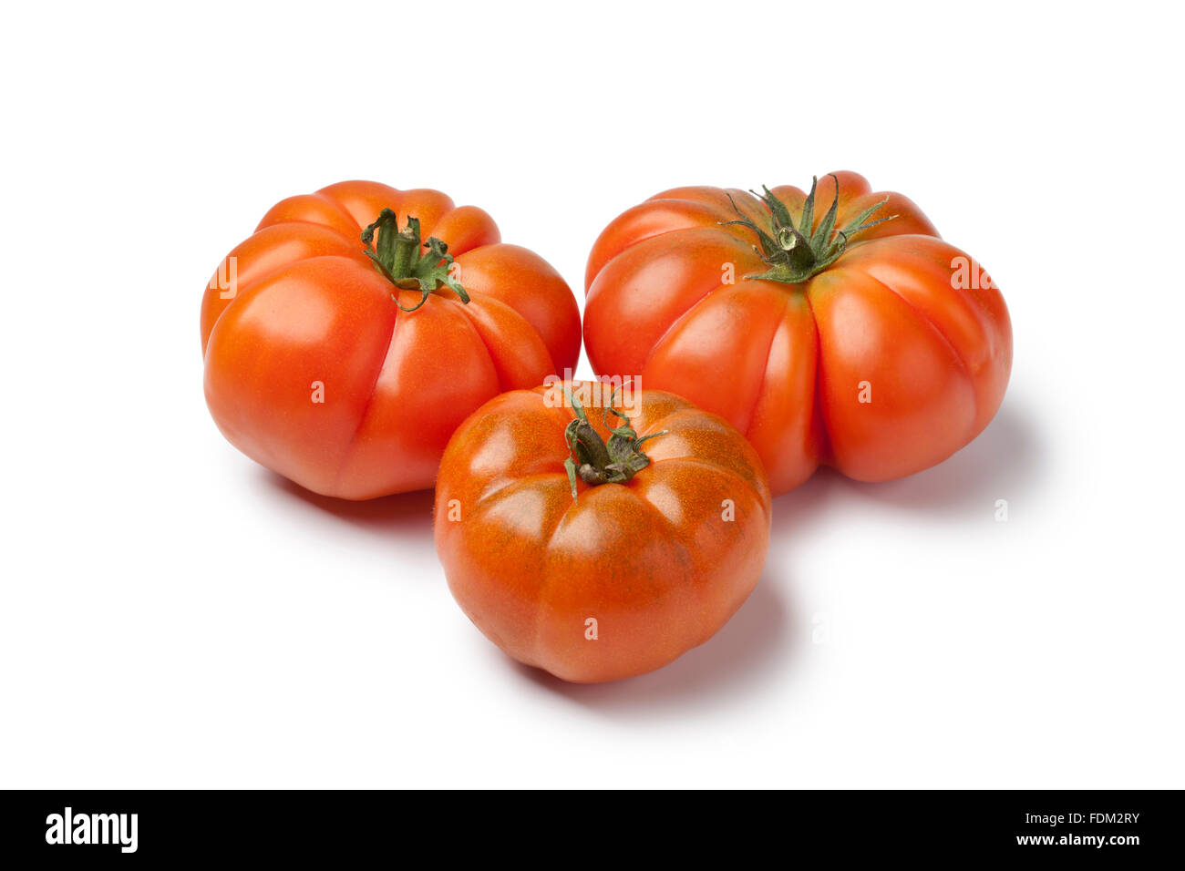 Fresche biologiche Coeur de boeuf pomodori su sfondo bianco Foto Stock