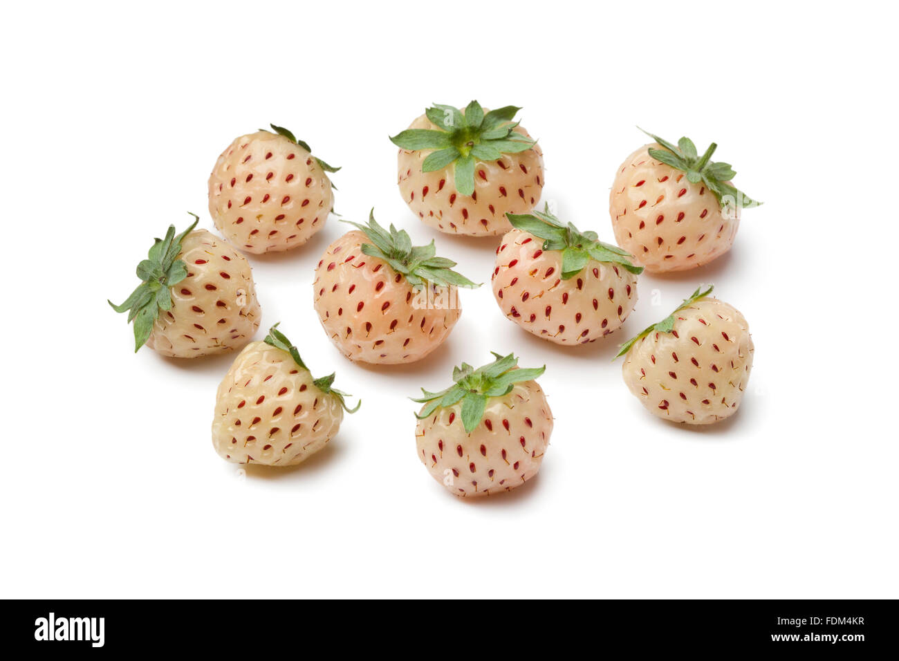 Fresche e mature pineberries su sfondo bianco Foto Stock