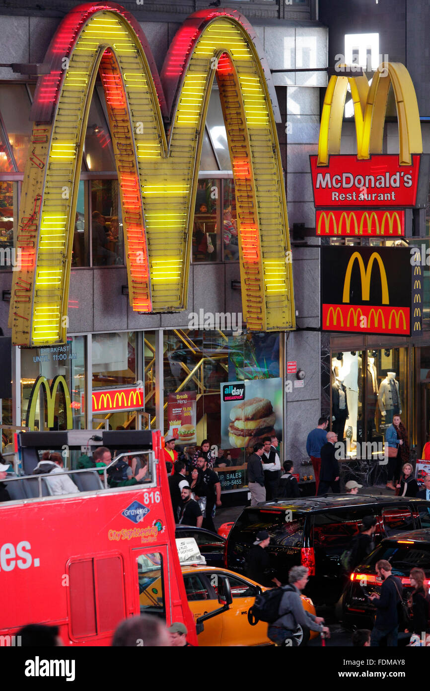 New York, Stati Uniti, McDonald in Times Square a Manhattan Foto Stock