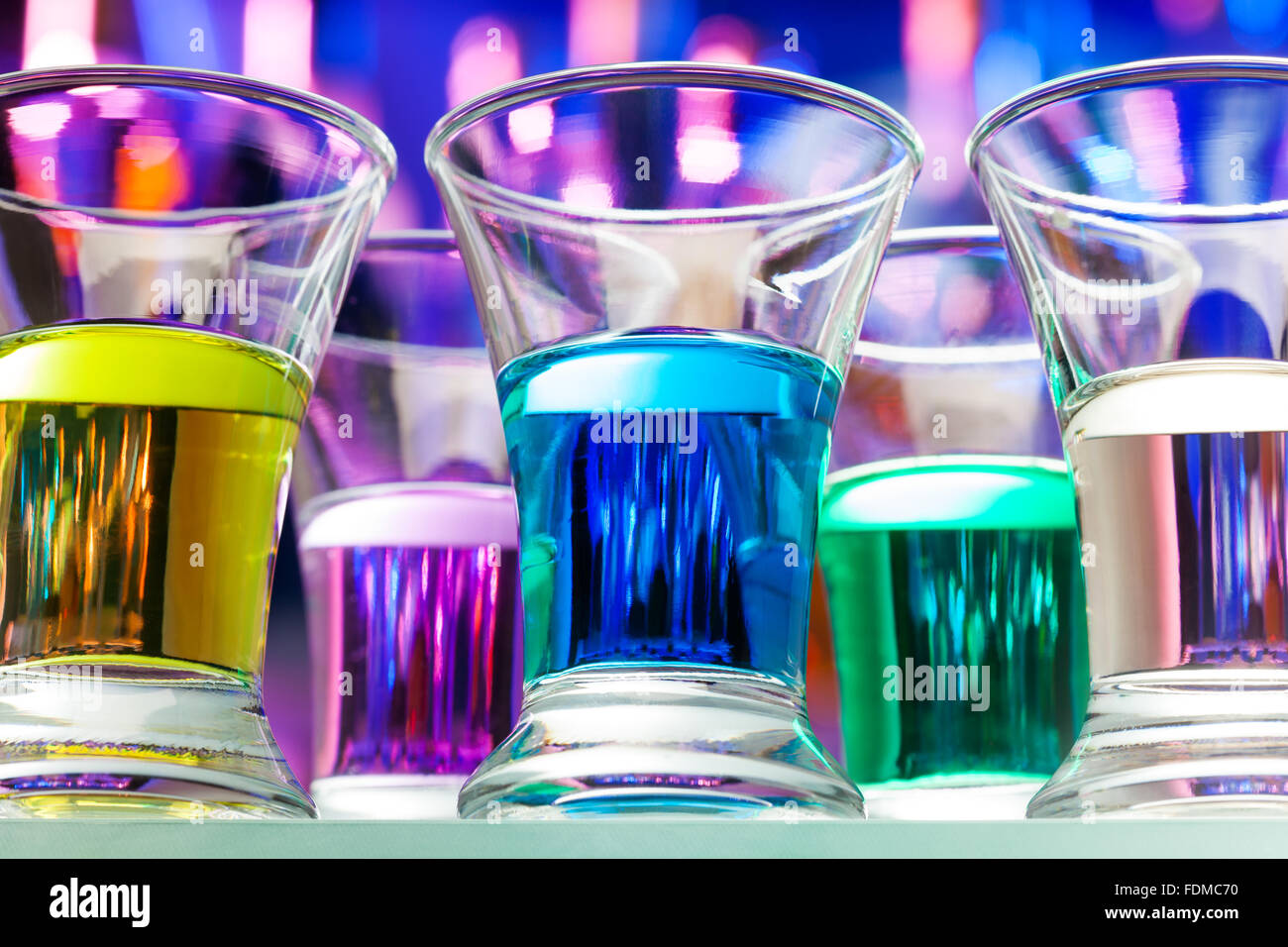 Impostare il colore di alcolici in scatti da sotto Foto Stock