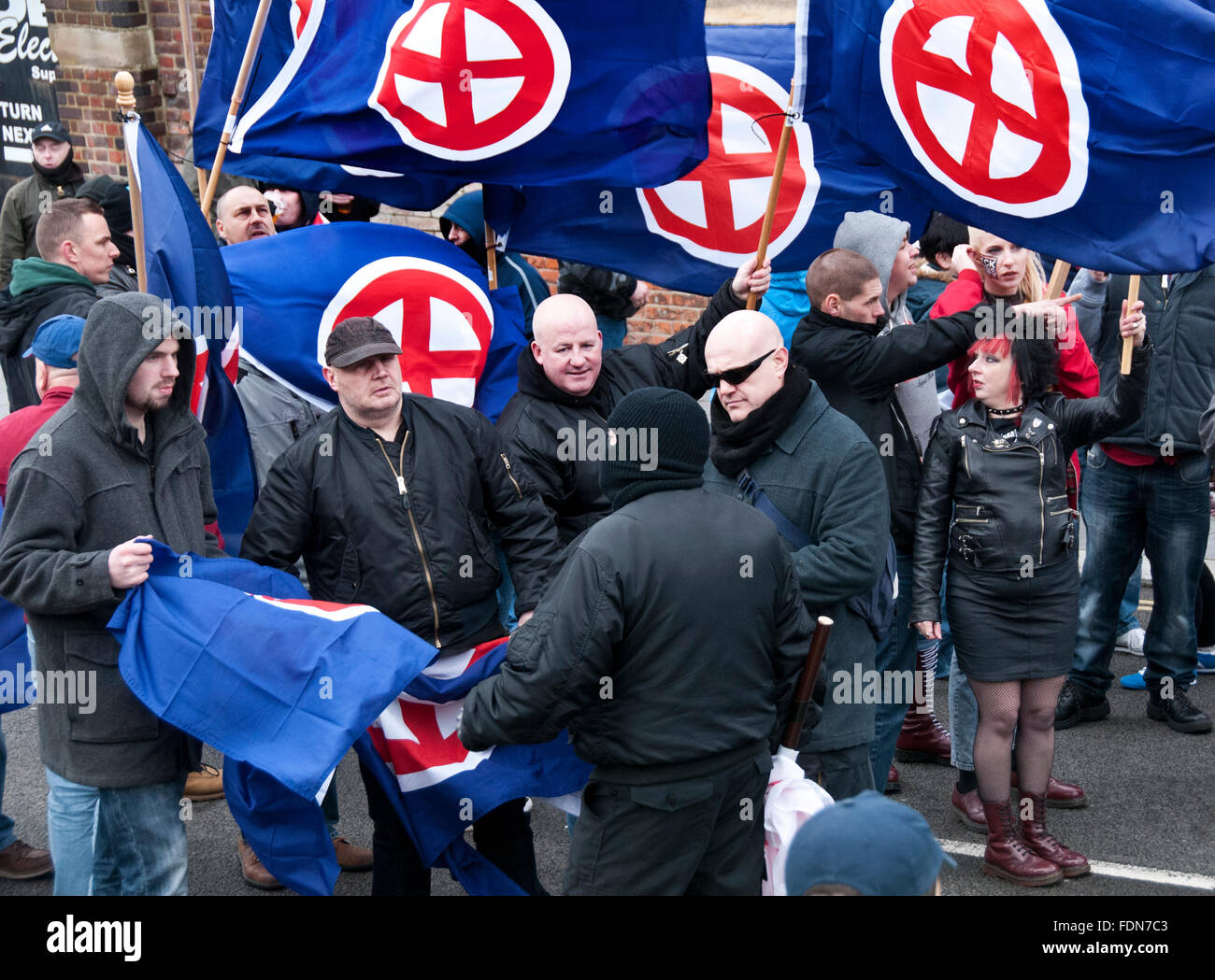 L'ala destra di gruppi che prendono parte a un Anti-Immigration anti-rifugiati Rally organizzato dal Fronte nazionale a dover Kent 30 Gen 2 Foto Stock