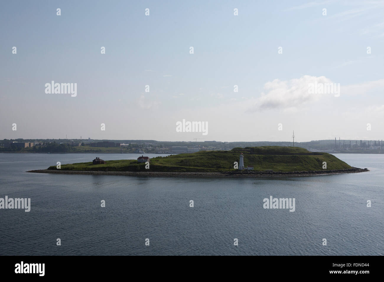 Georges isola in una nebbiosa mattina nella baia di Halifax, Canada. Foto Stock