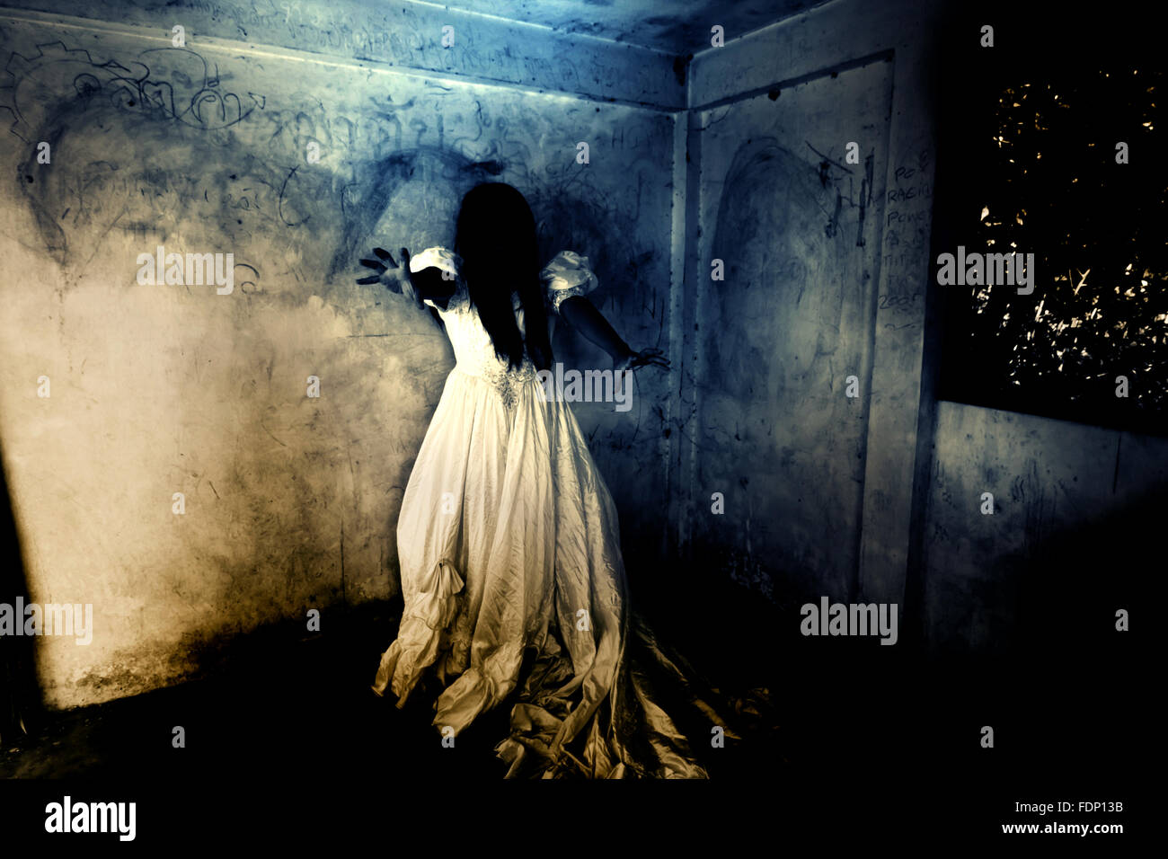 Ghost in Haunted House Foto Stock