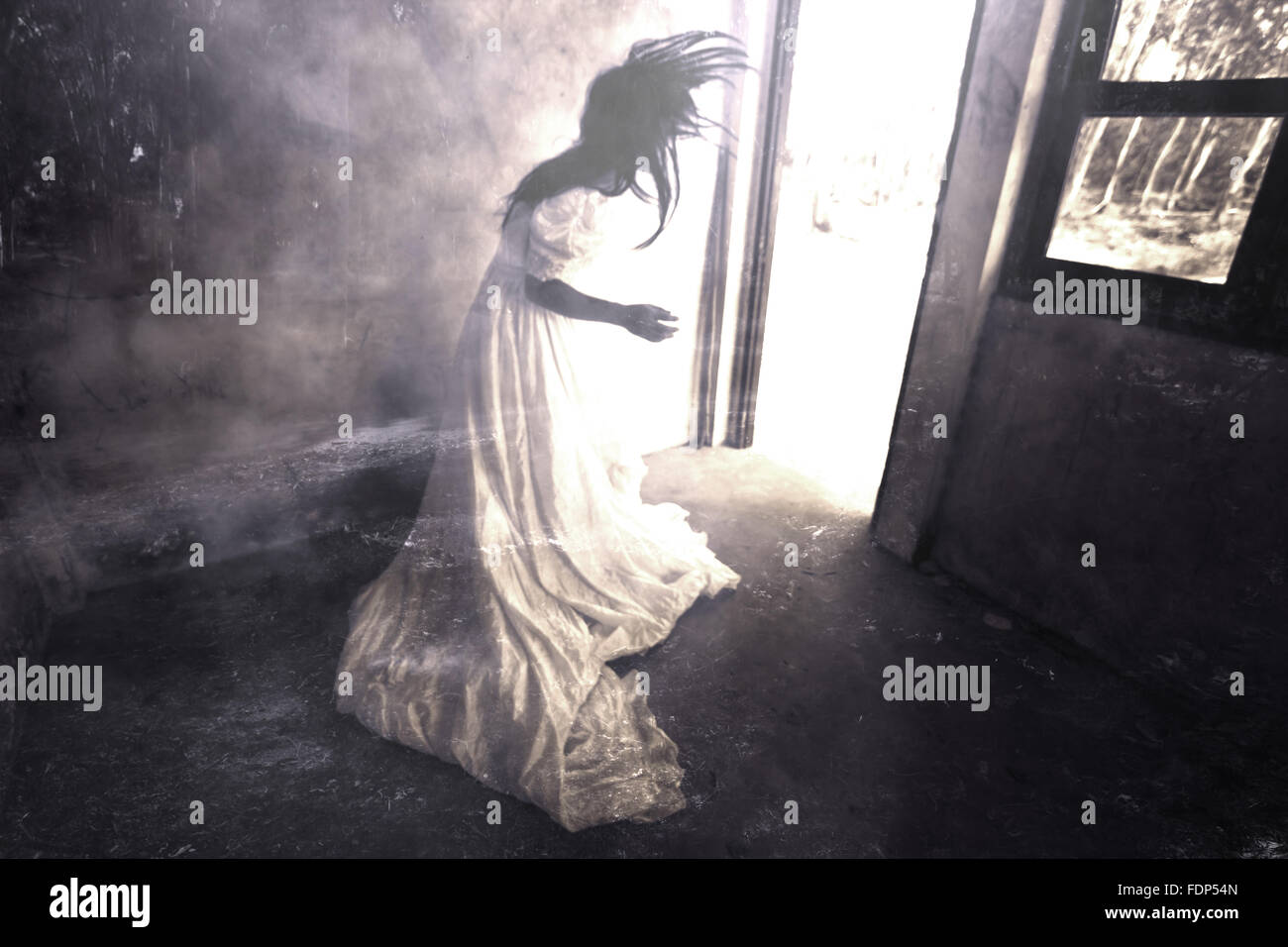 Ghost in Haunted House Foto Stock