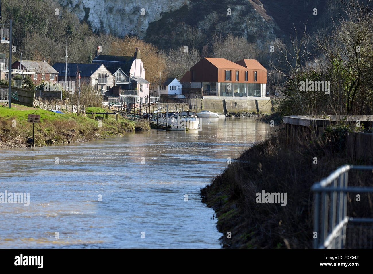 'Grand Designs' architetto progettata nuova casa costruita in Lewes sulle rive del fiume Ouse e presentati in C4 Grand Designs Foto Stock