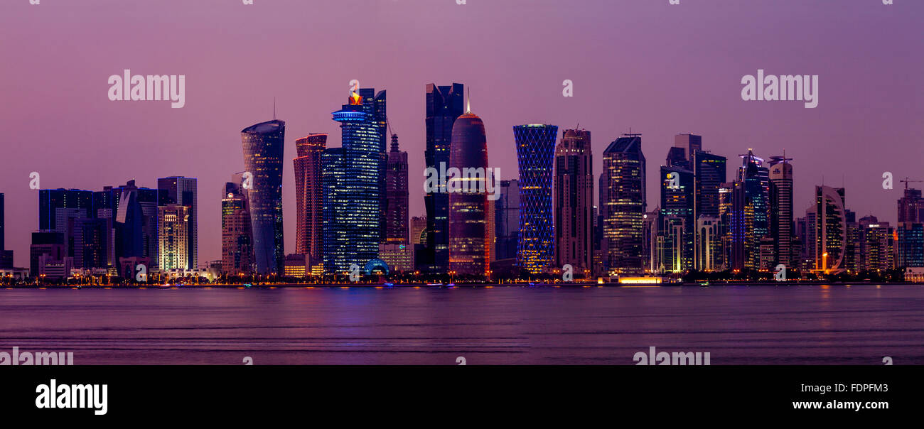 Una immagine panoramica della skyline di Doha, Doha, Qatar Foto Stock