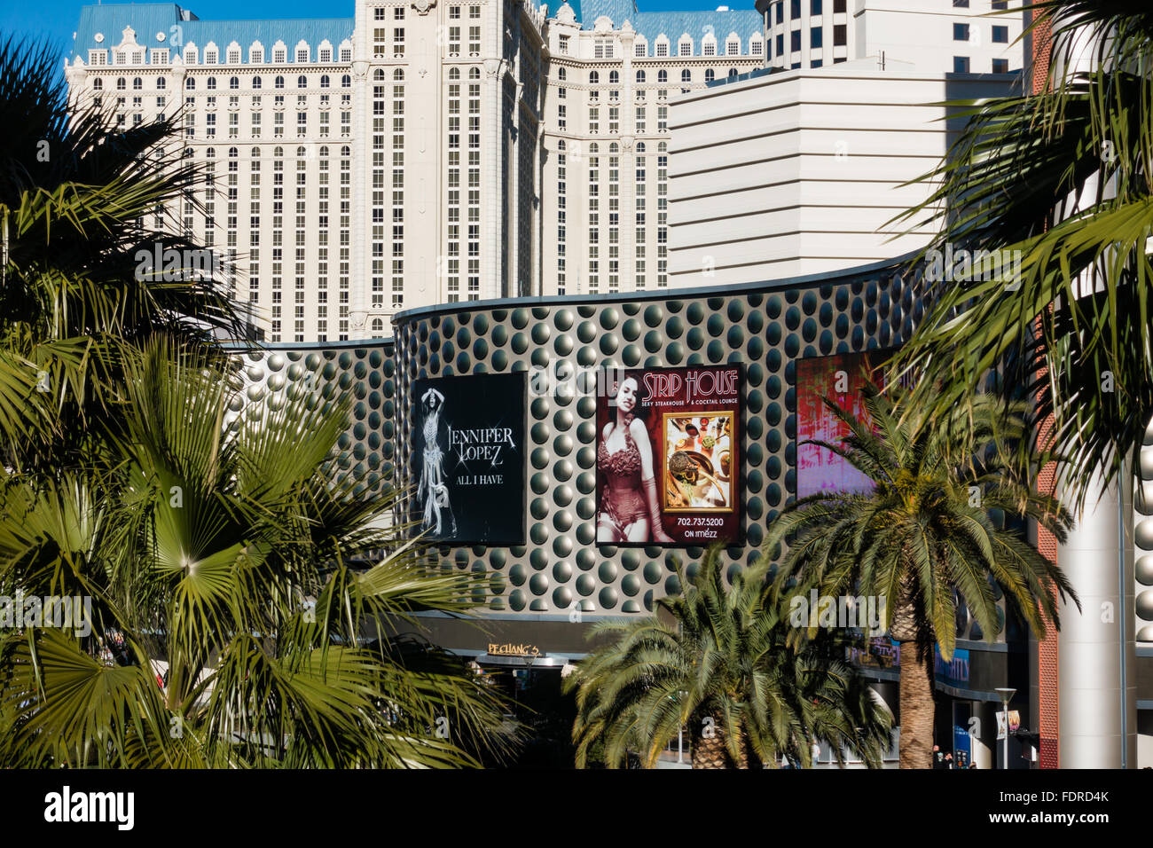 Affissioni campagna pubblicitaria fuori Ballys casino di Las Vegas, Nevada, STATI UNITI D'AMERICA Foto Stock