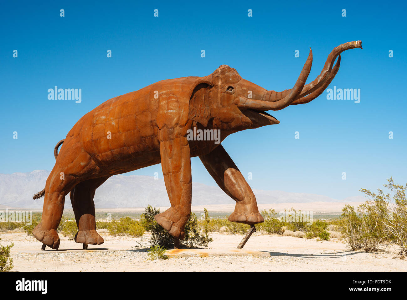 Una scultura di metallo per artista Ricardo Breceda in Borrego Springs, California Foto Stock