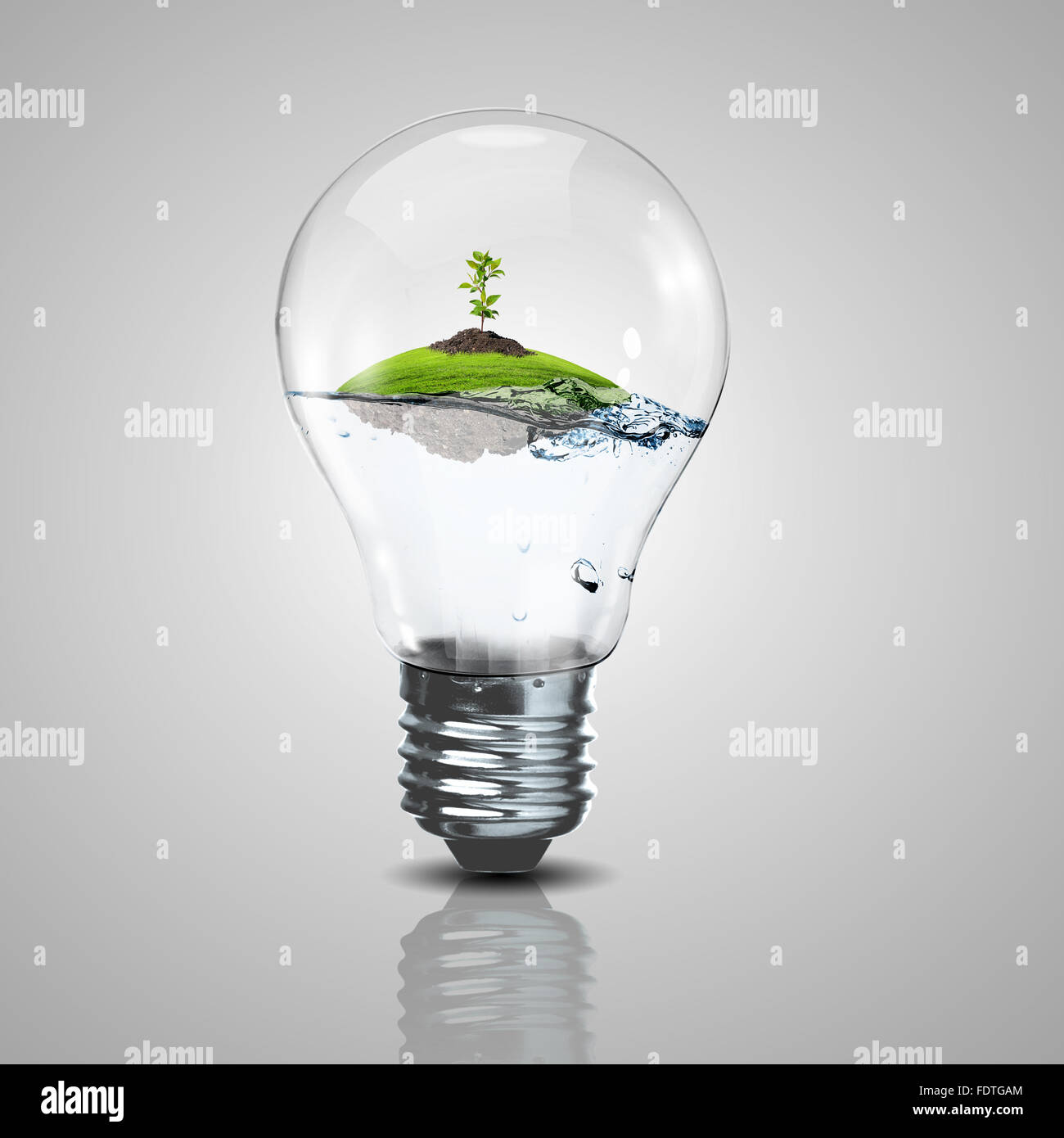 Energia verde simboli, concetto di ecologia, lampadina Foto Stock