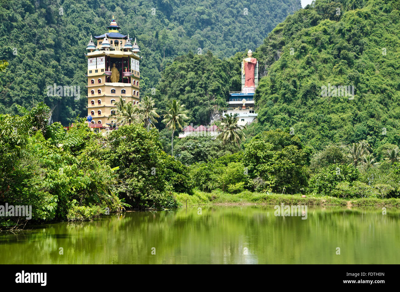 Tambun Tibetian tempio buddista, Perak - Tambun Tibetian Temple, noto anche come Jingang Jing lei dalla gente del posto, è circondato da Foto Stock
