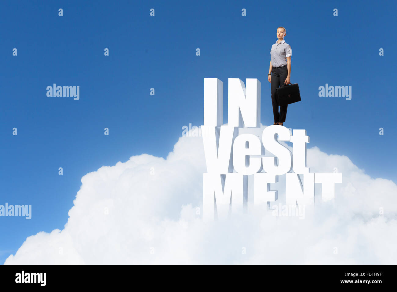 La protezione di un buon investimento e di rendere il concetto di denaro - imprenditrice mani con word Foto Stock
