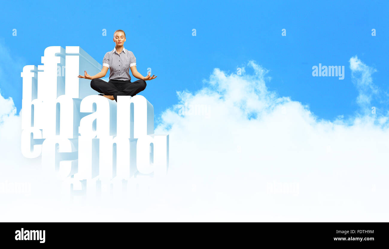 La protezione di un buon investimento e di rendere il concetto di denaro - imprenditrice mani con il finanziamento di parola Foto Stock