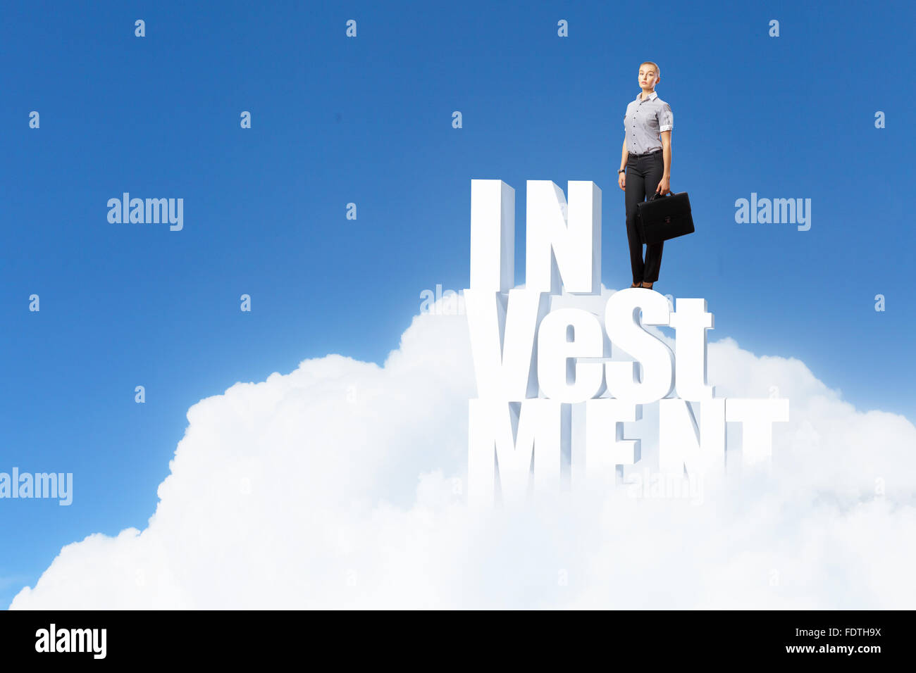 La protezione di un buon investimento e di rendere il concetto di denaro - imprenditrice mani con word Foto Stock