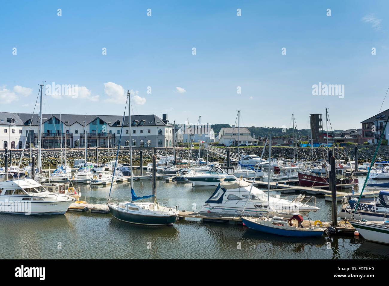 Barche ormeggiate nel porto di Aberystwyth. Foto Stock