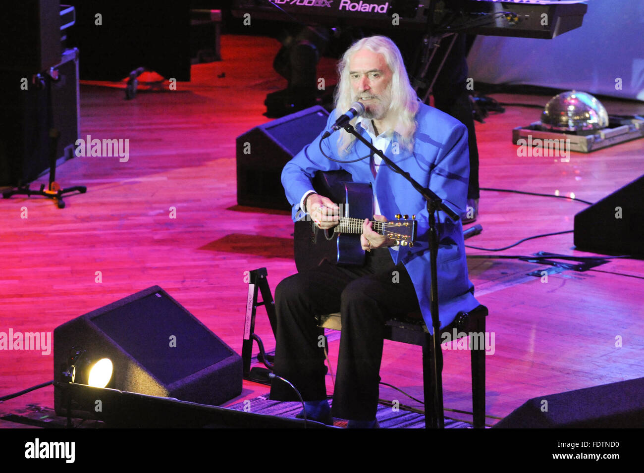 Charlie Landsborough esegue presso il Music Hall di Aberdeen, Scozia il 2 novembre 2011. Foto Stock