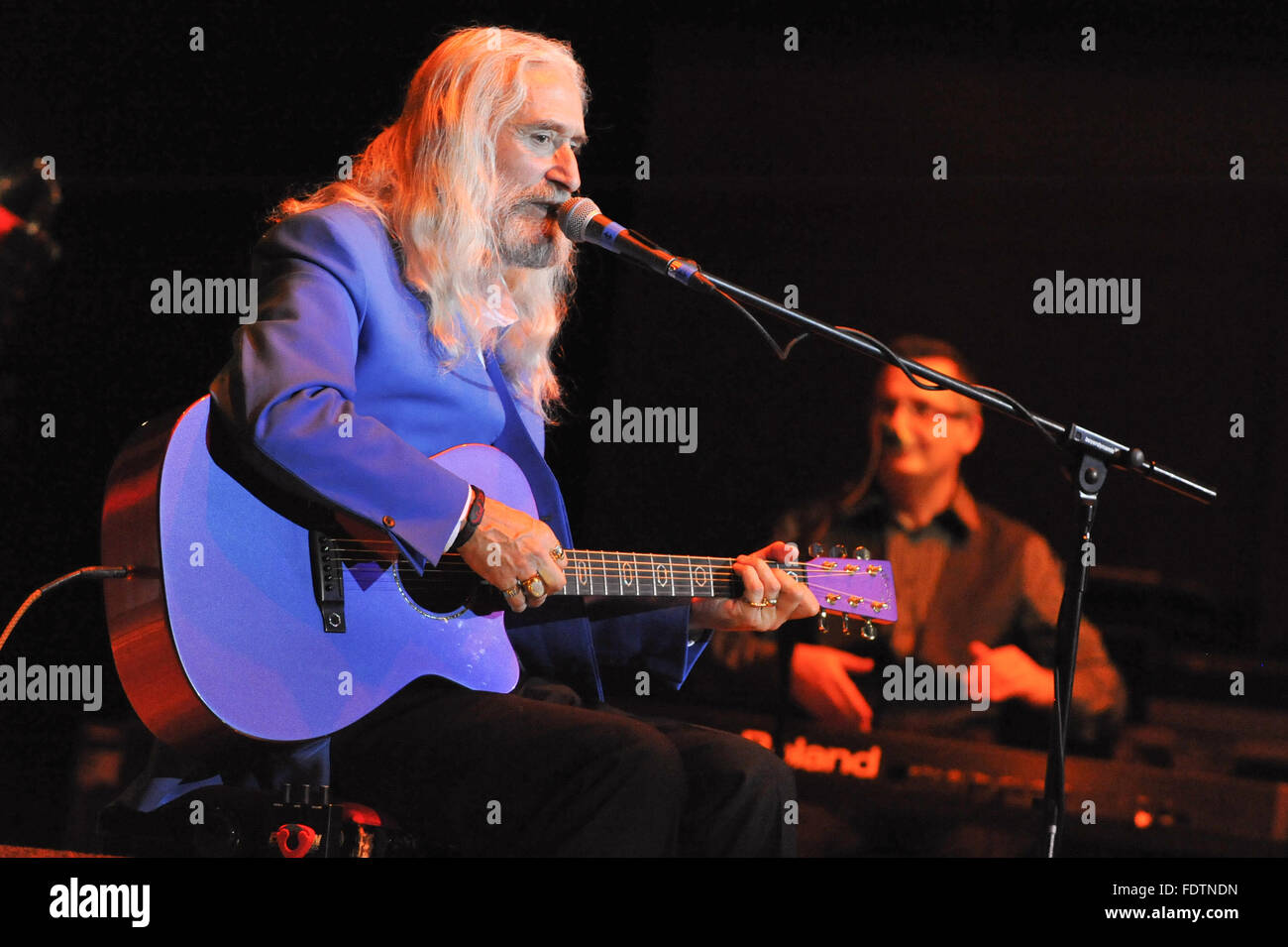 Charlie Landsborough esegue presso il Music Hall di Aberdeen, Scozia il 2 novembre 2011. Foto Stock