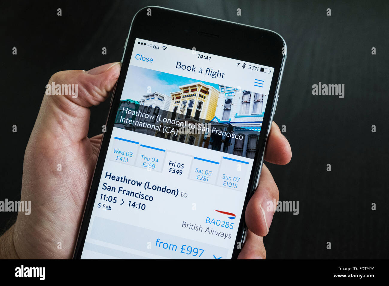Volo British Airways prenotazione app su un iPhone 6 Plus smart phone Foto Stock Volo British Airways prenotazione app su un iPhone 6 Plus smart phone Foto Stock