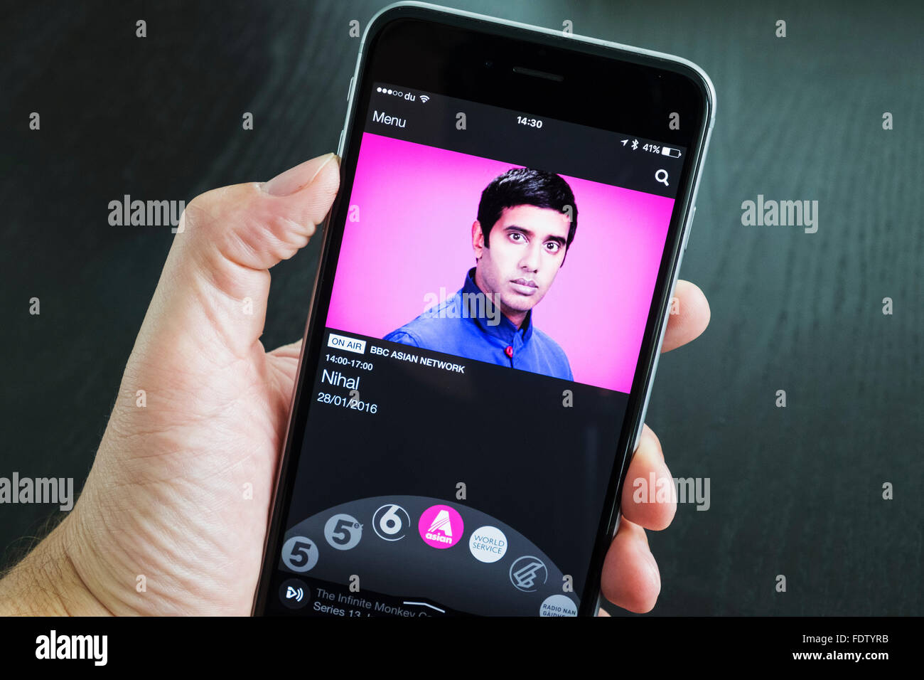 BBC iplayer radio streaming app che mostra la rete asiatica su un iPhone 6 Plus smart phone Foto Stock