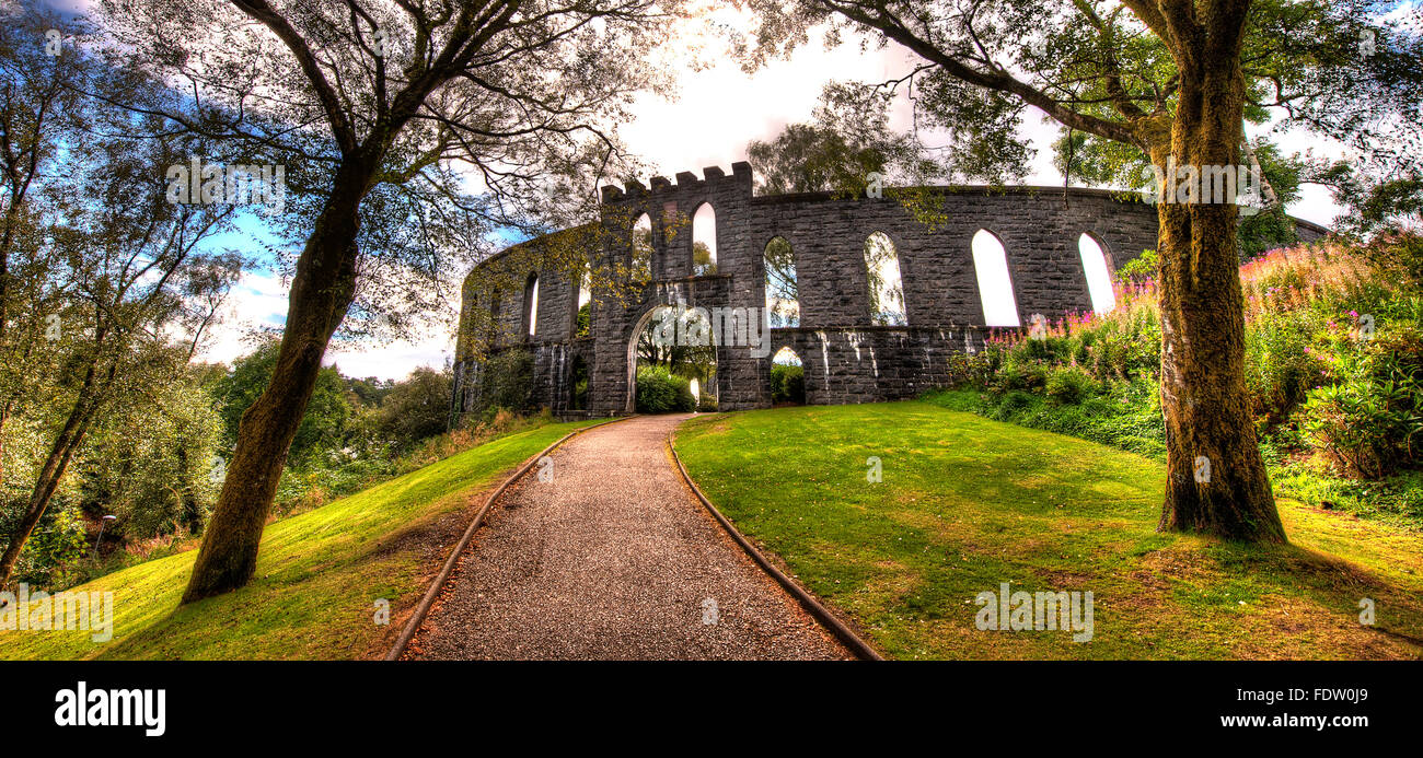 McCaigs torre costruita sopra baia sulla collina della batteria. da John Stuart McCaig.Bonawe granito. Oban,argyll Foto Stock