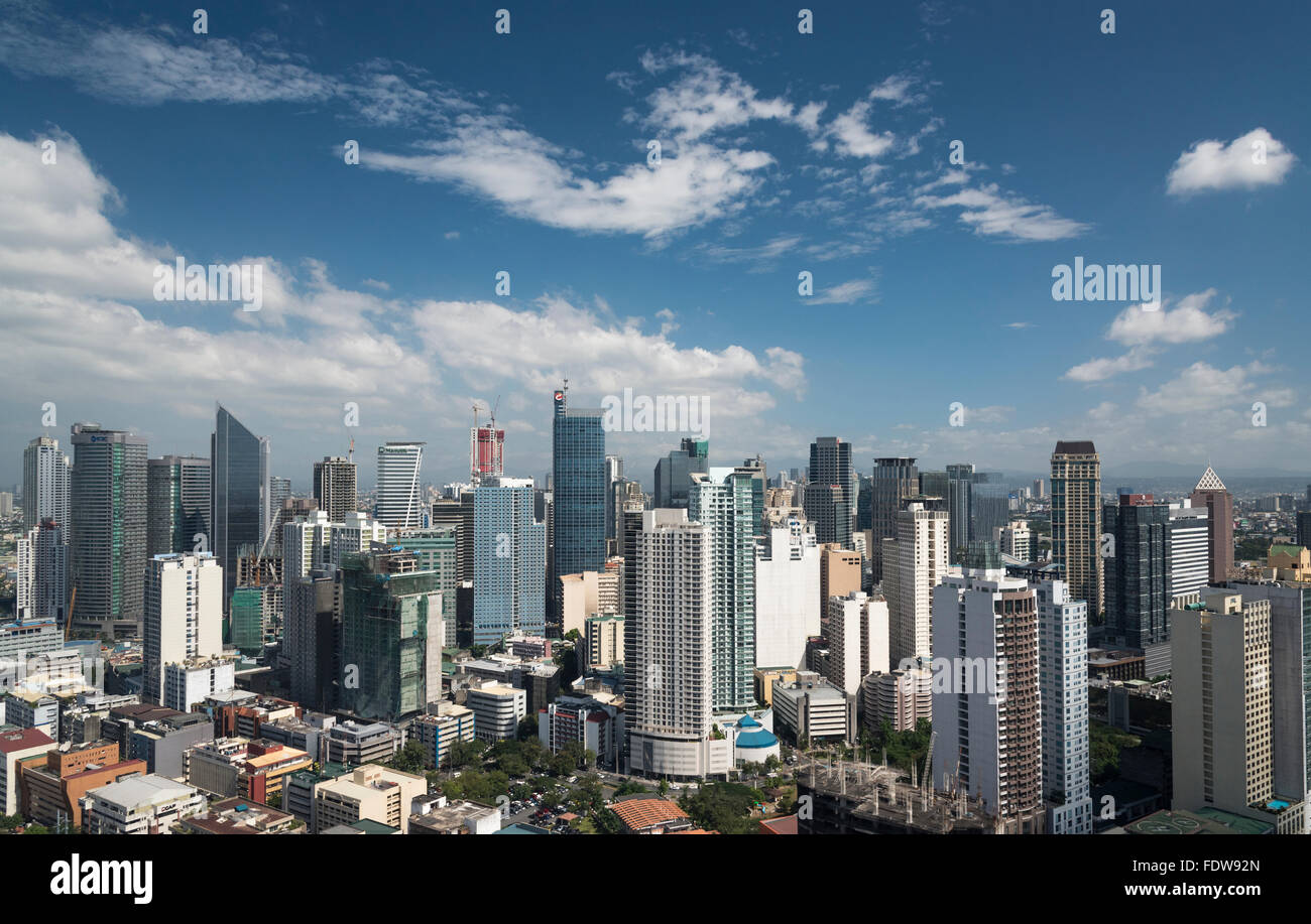 Una vista dei grattacieli di Manila Makati del quartiere degli affari nelle Filippine Foto Stock