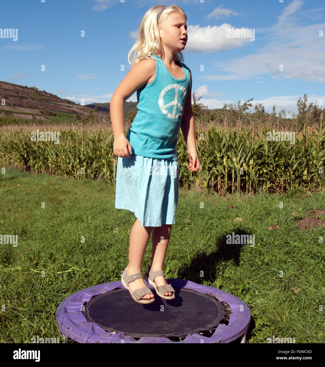 Maedchen; Trampolin Foto Stock