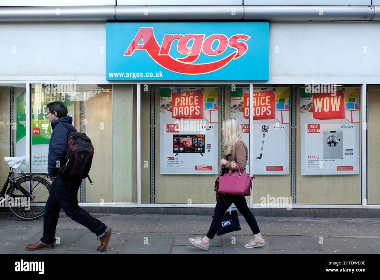 Una vista generale di un negozio di Argos in Shepherd's Bush, Londra Foto Stock