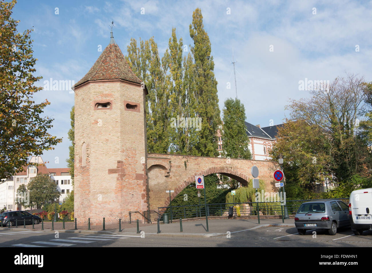 Tour des Pêcheurs (Torre dei pescatori) è situato vicino al centro di Haguenau. Iy è stato classificato come monumento storico Foto Stock