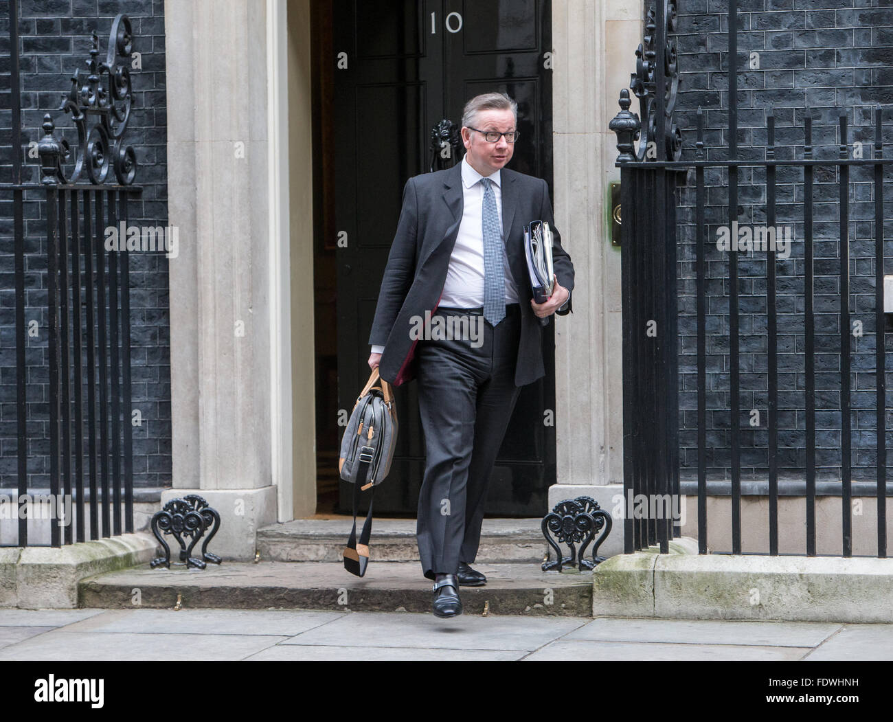 Michael Gove ,Lord Cancelliere e segretario di Stato per la giustizia,al numero 10 di Downing Street per una riunione del gabinetto Foto Stock