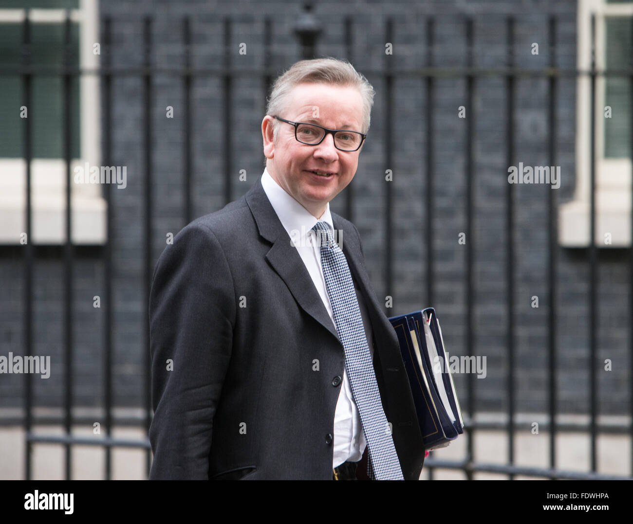 Michael Gove ,Lord Cancelliere e segretario di Stato per la giustizia,al numero 10 di Downing Street per una riunione del gabinetto Foto Stock